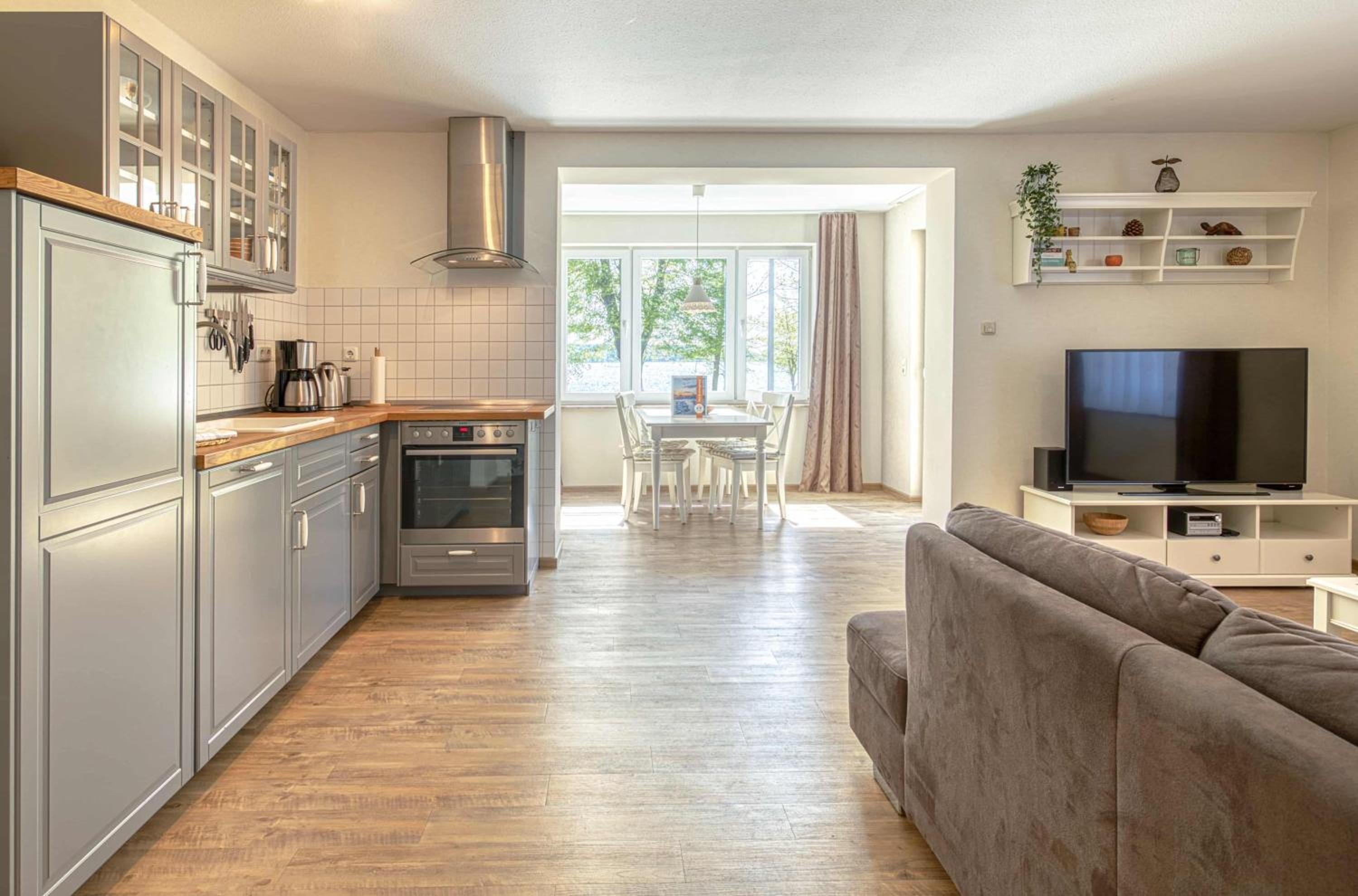 Kietz-Flair am Müritzufer mit Balkon und Terrasse