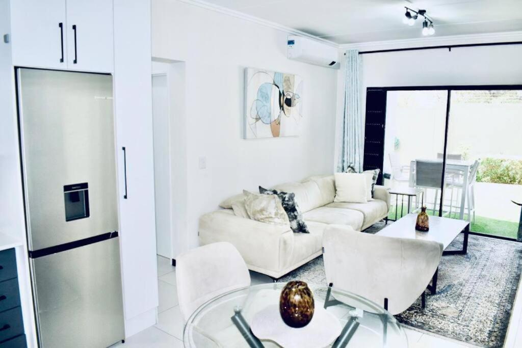 Everbloom Apartments- Luxury & Equipped 1 Bedroom Apartment view 2