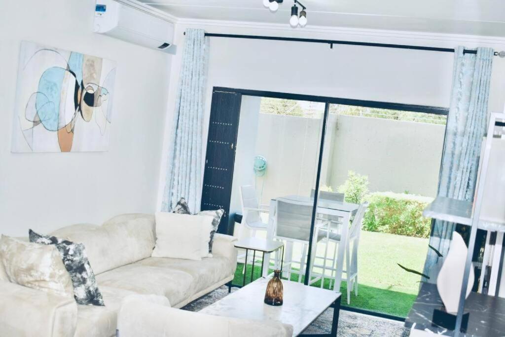 Everbloom Apartments- Luxury & Equipped 1 Bedroom Apartment view 5