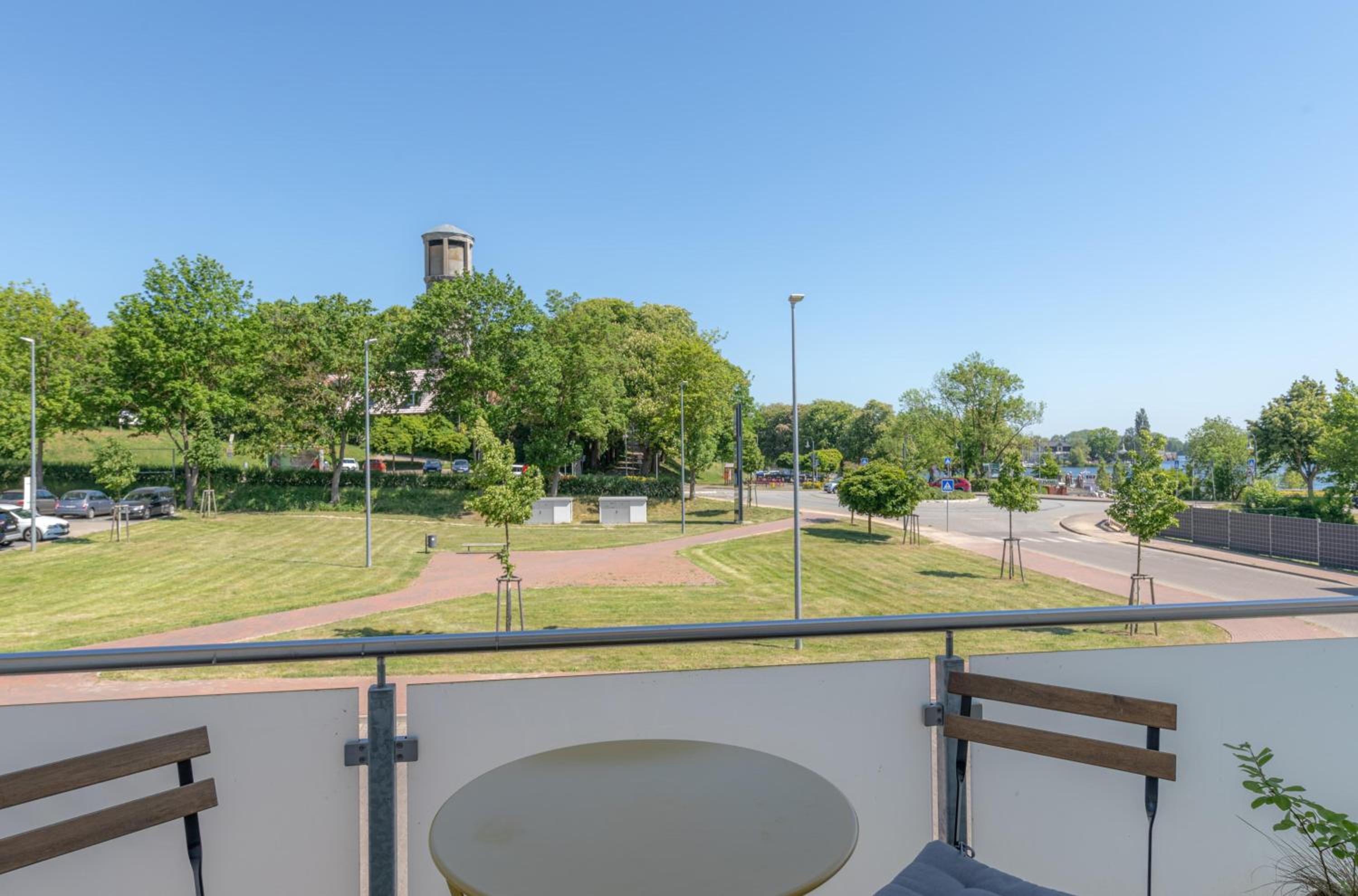 Hafensegler am Stadthafen Röbel