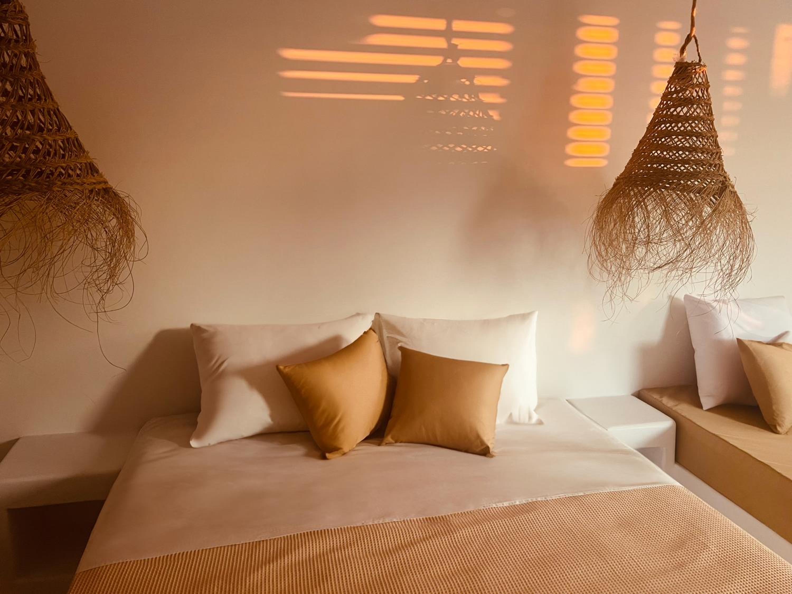 Sunset Deluxe Villa and Studios