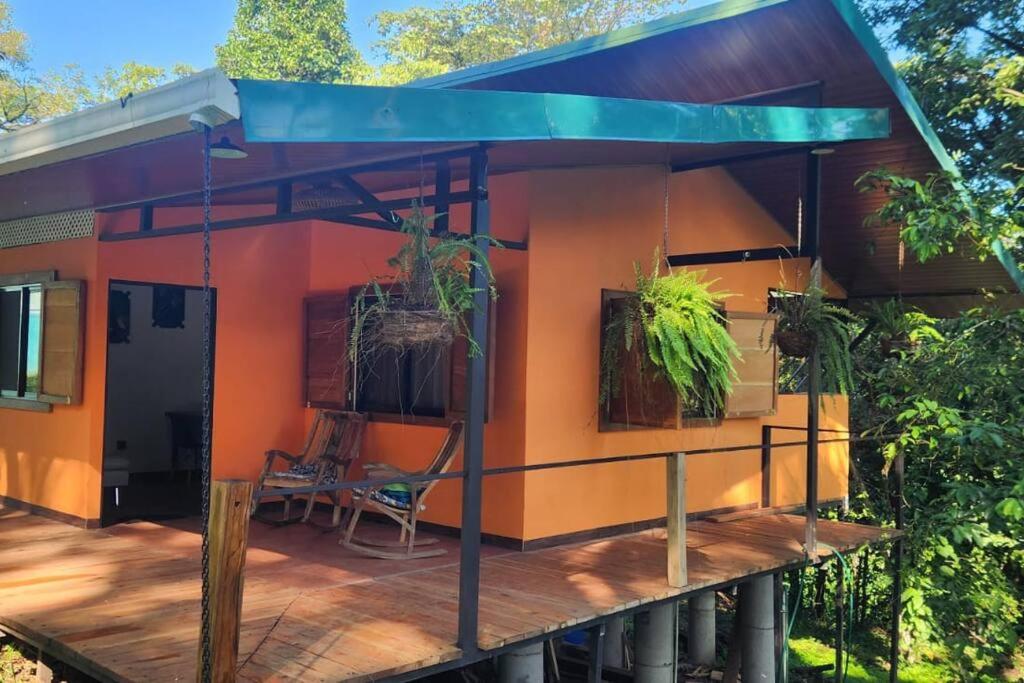 Hermosa cabaña con espacios al Aire Libre!