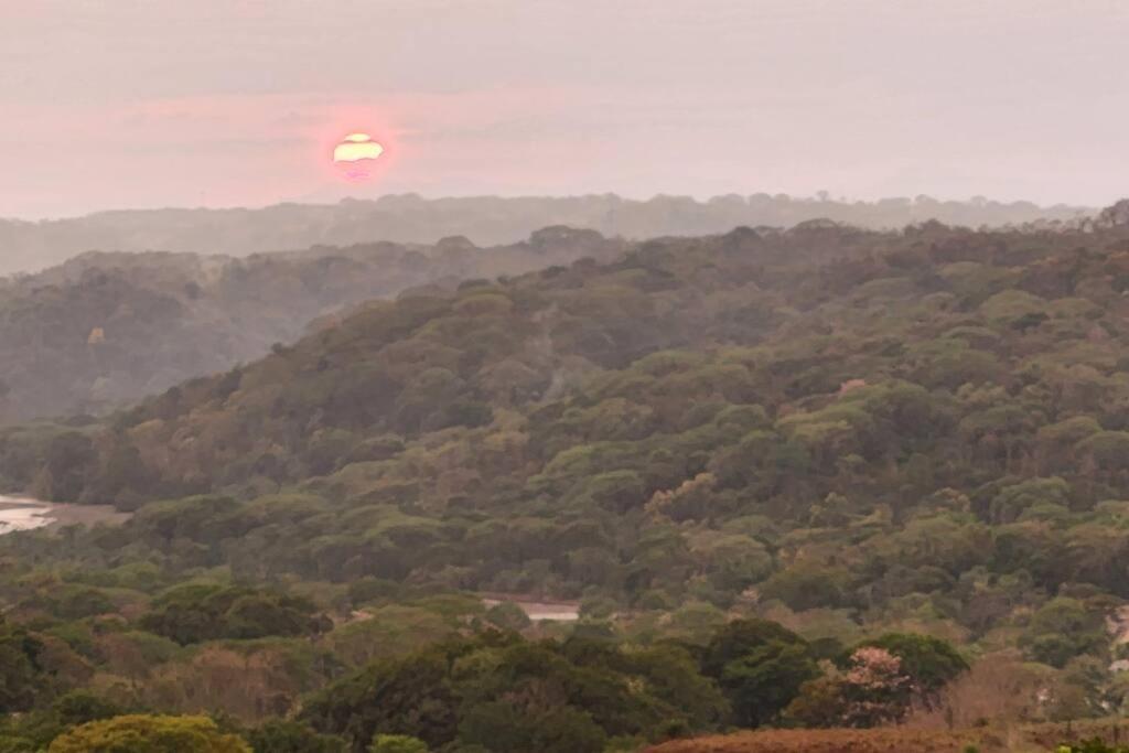 Hermosa cabaña con espacios al Aire Libre!