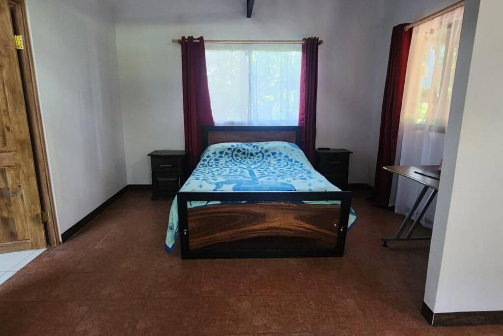 Hermosa cabaña con espacios al Aire Libre!
