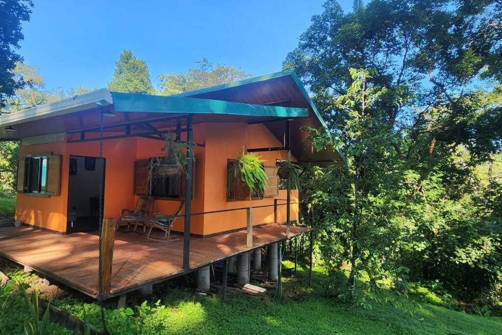 Hermosa cabaña con espacios al Aire Libre!