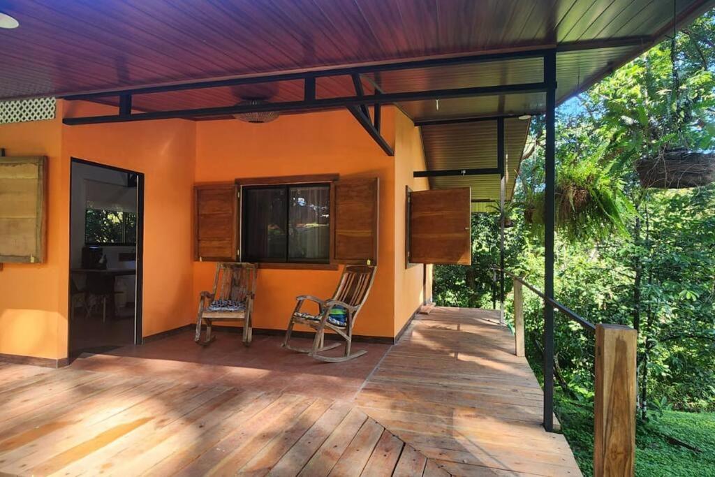 Hermosa cabaña con espacios al Aire Libre!