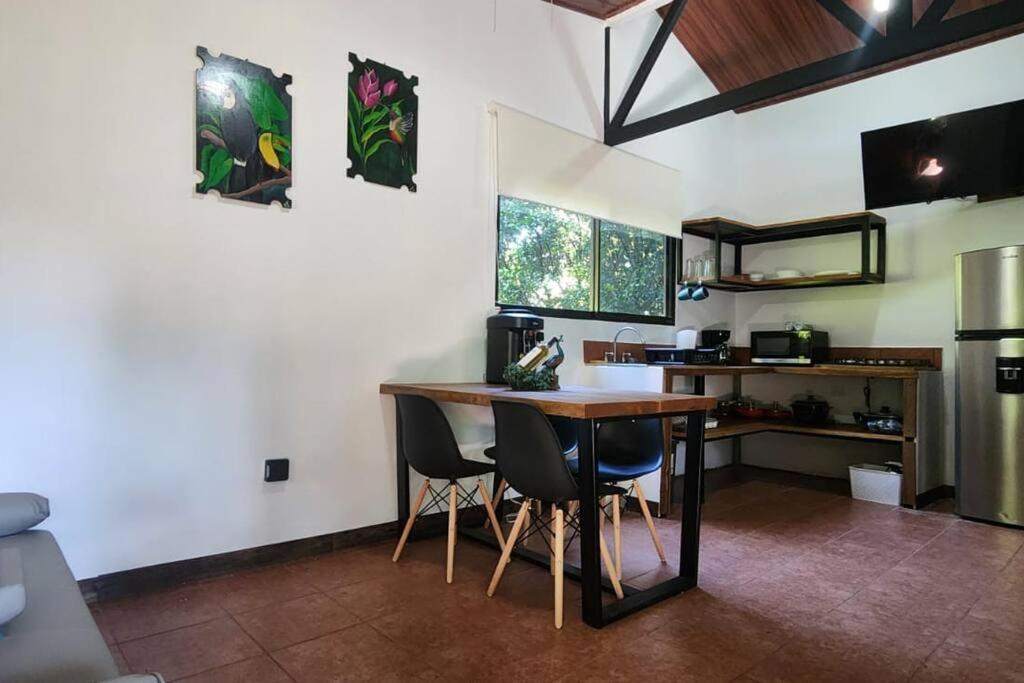 Hermosa cabaña con espacios al Aire Libre!