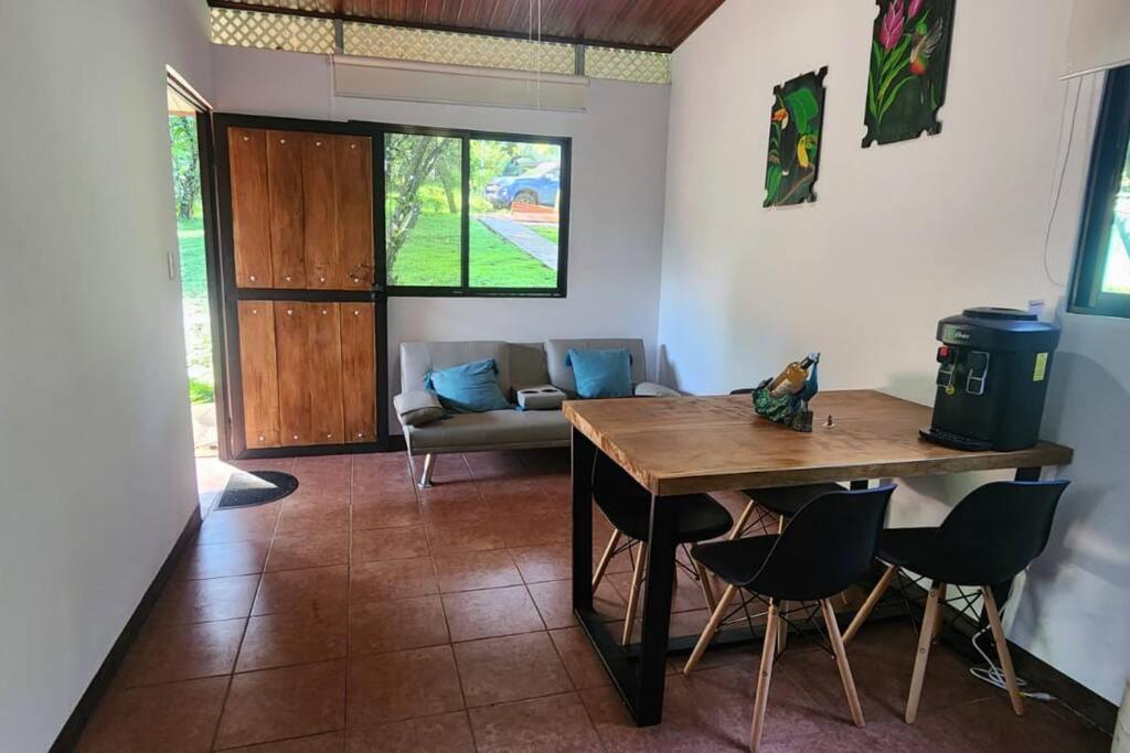 Hermosa cabaña con espacios al Aire Libre!