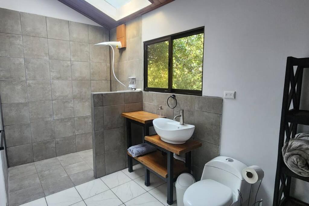 Hermosa cabaña con espacios al Aire Libre!