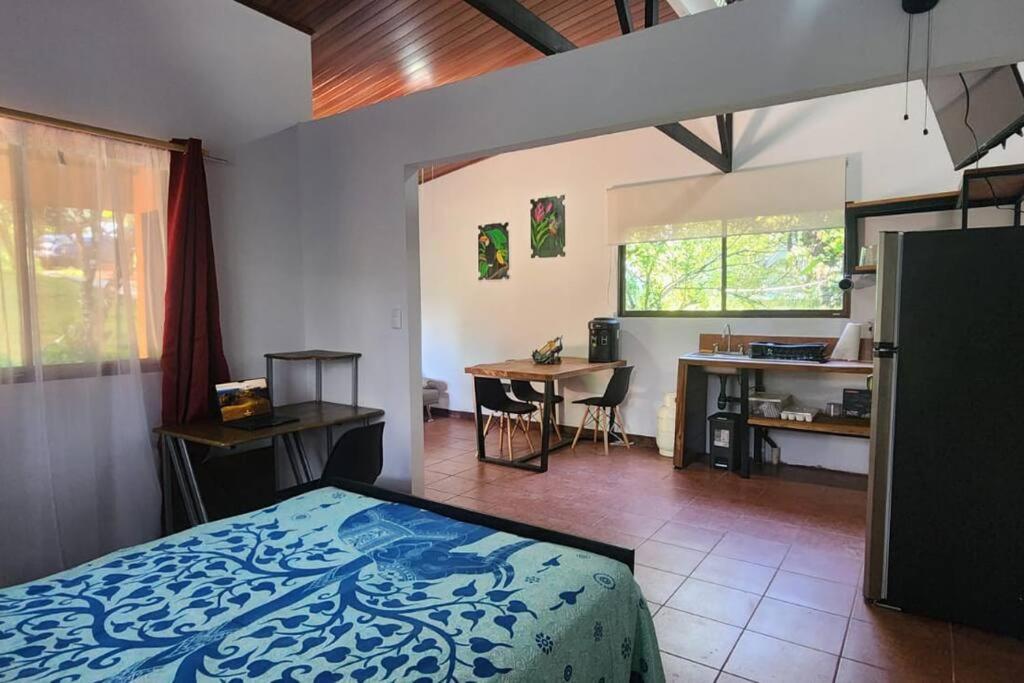 Hermosa cabaña con espacios al Aire Libre!