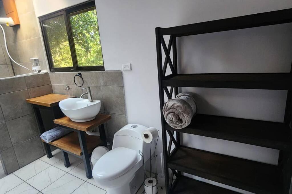 Hermosa cabaña con espacios al Aire Libre!