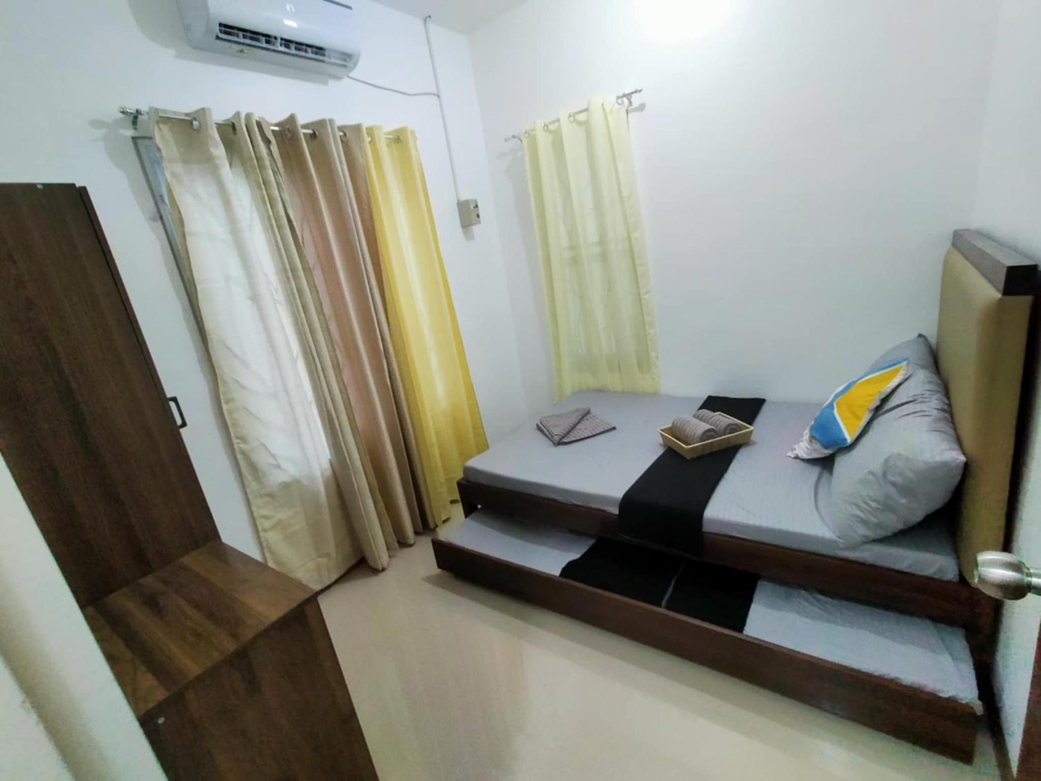Meia's Pad House