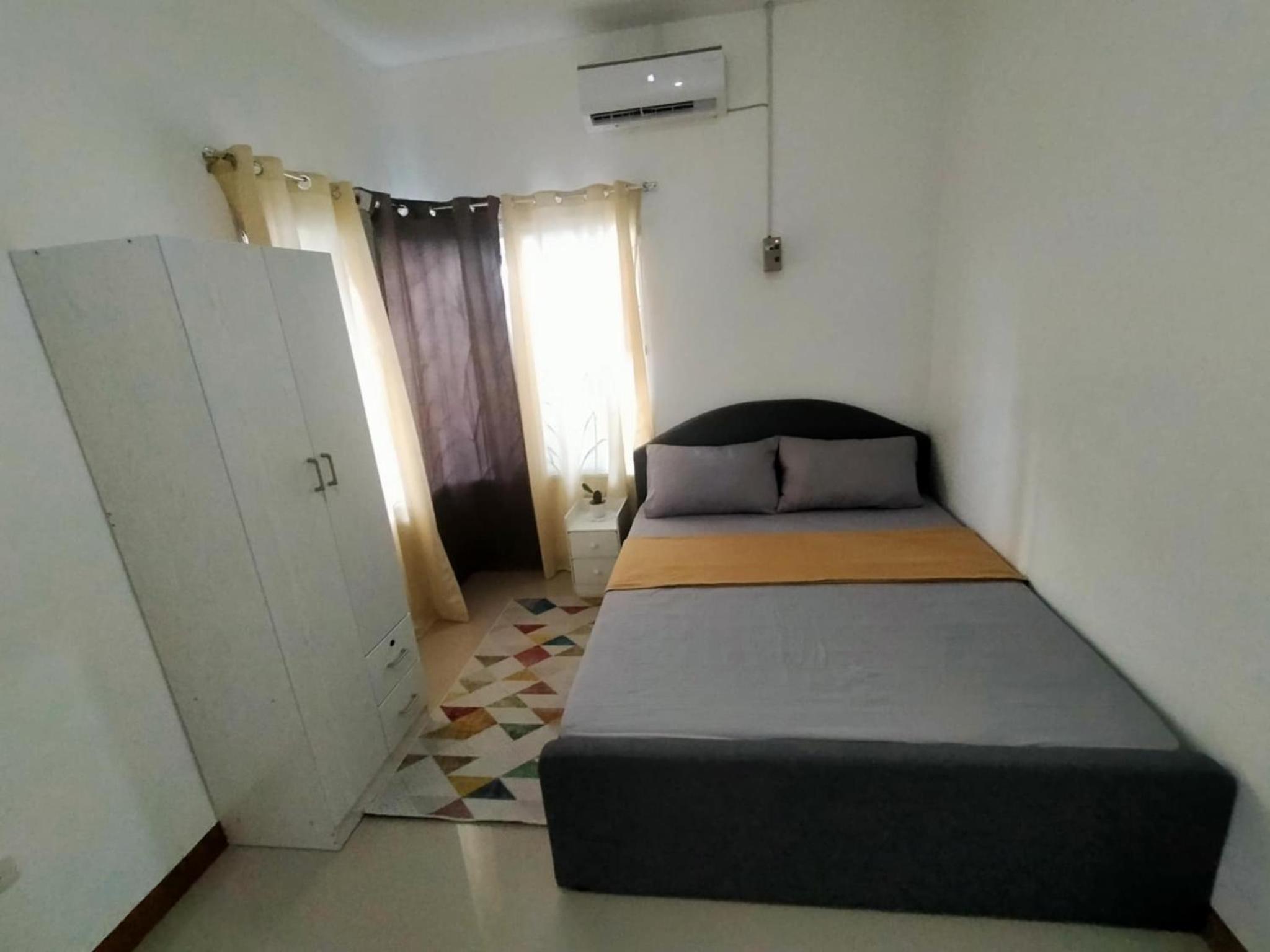 Meia's Pad House