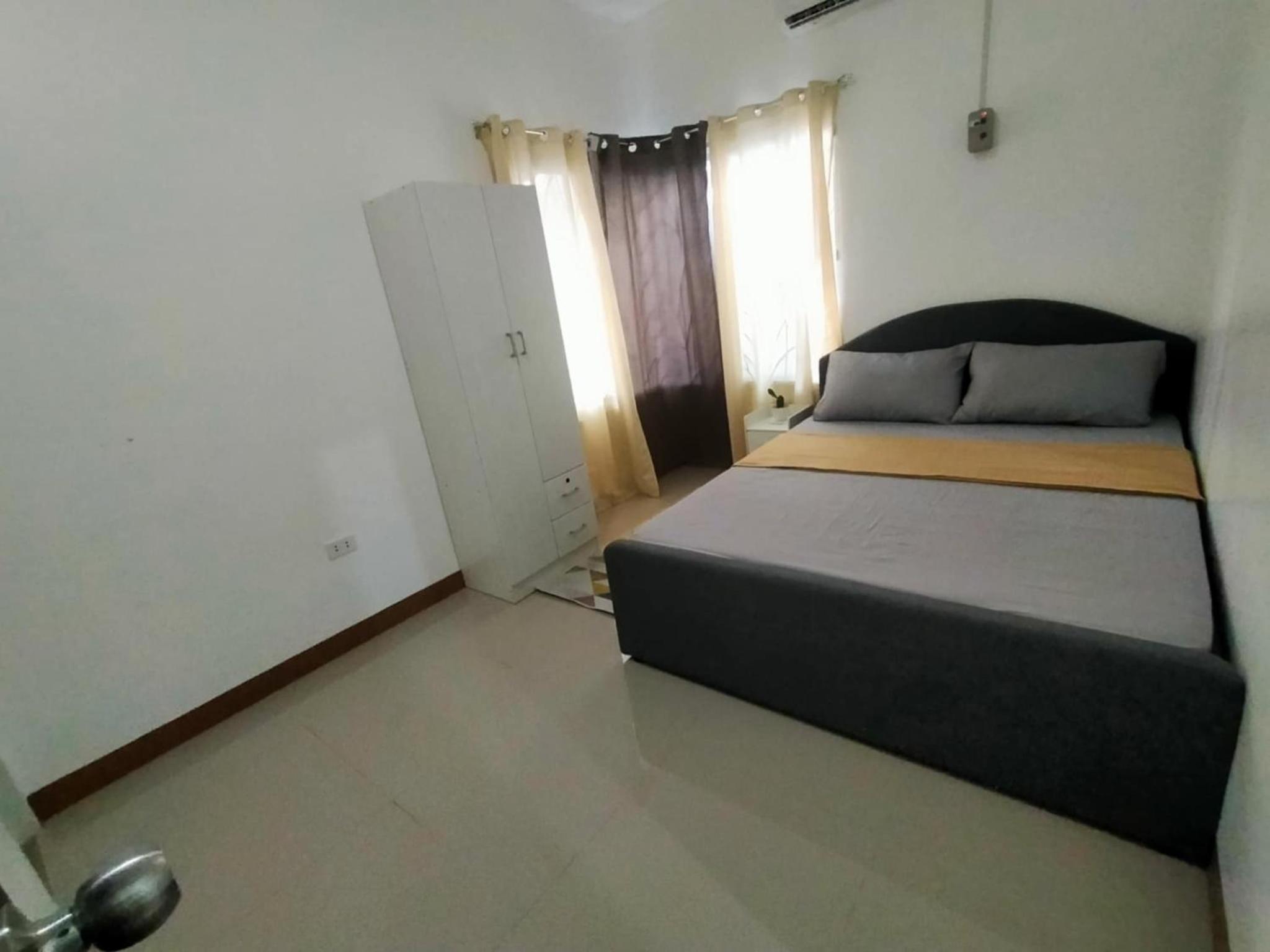 Meia's Pad House