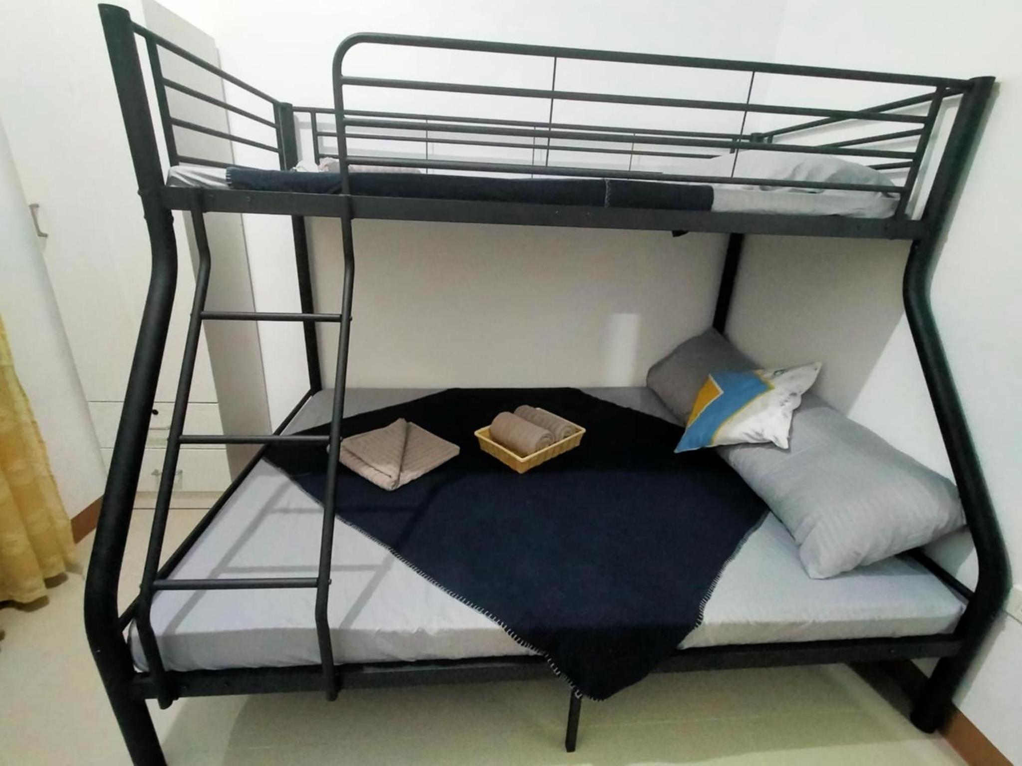 Meia's Pad House
