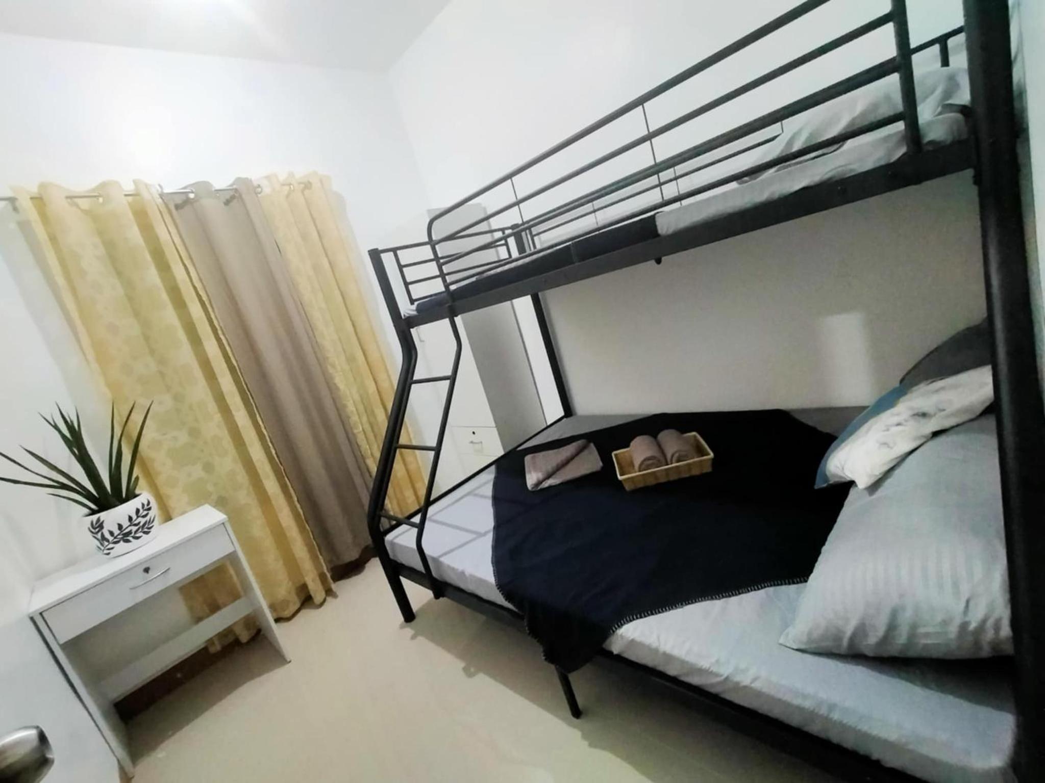 Meia's Pad House