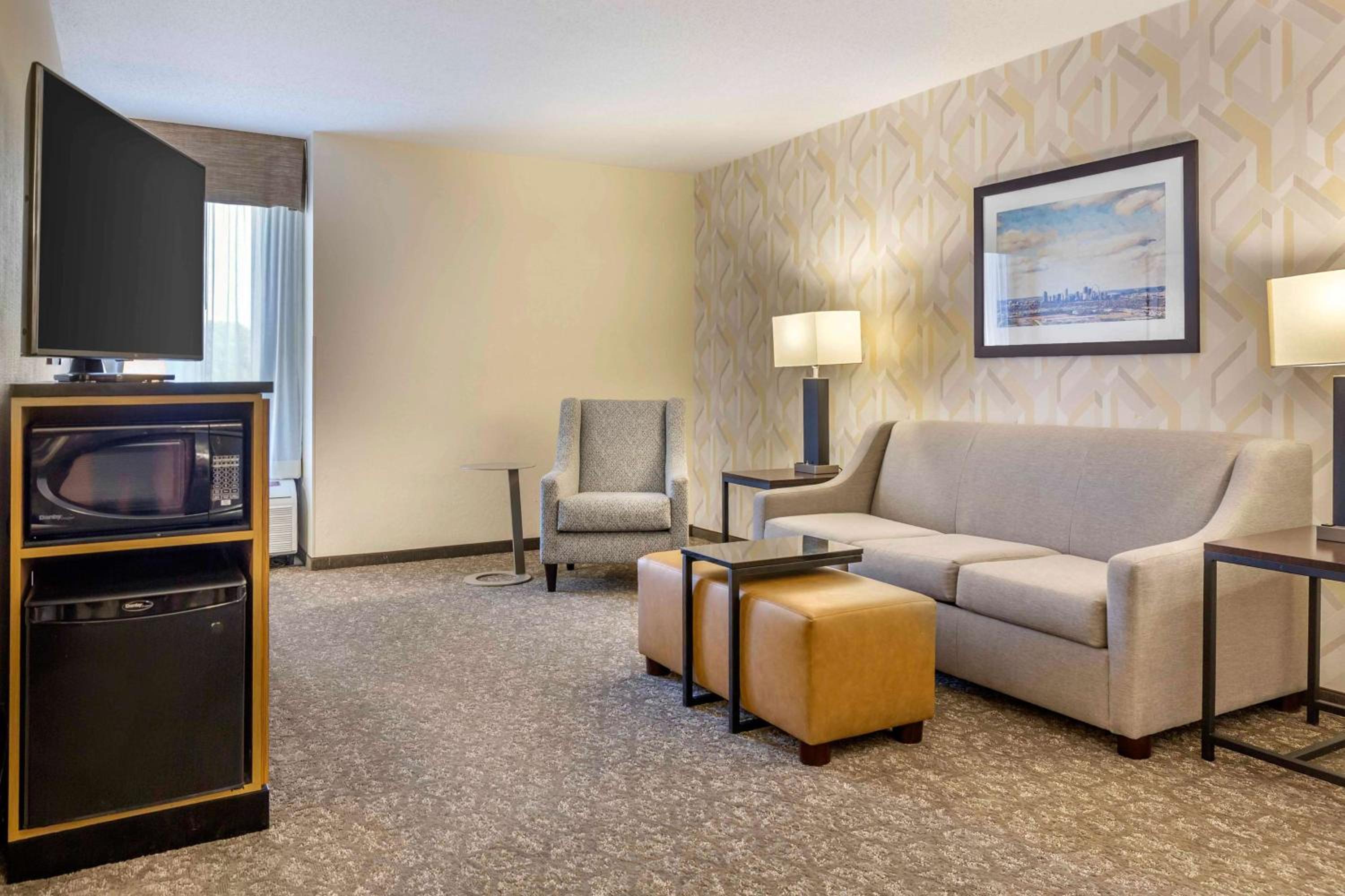 Drury Inn Suites St. Louis-Southwest - Property Image 39