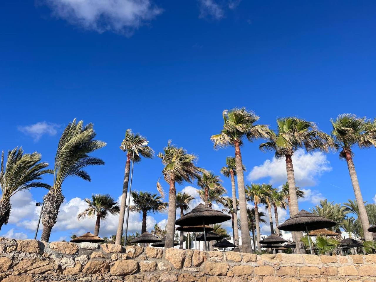Sunset Deluxe Villa and Studios