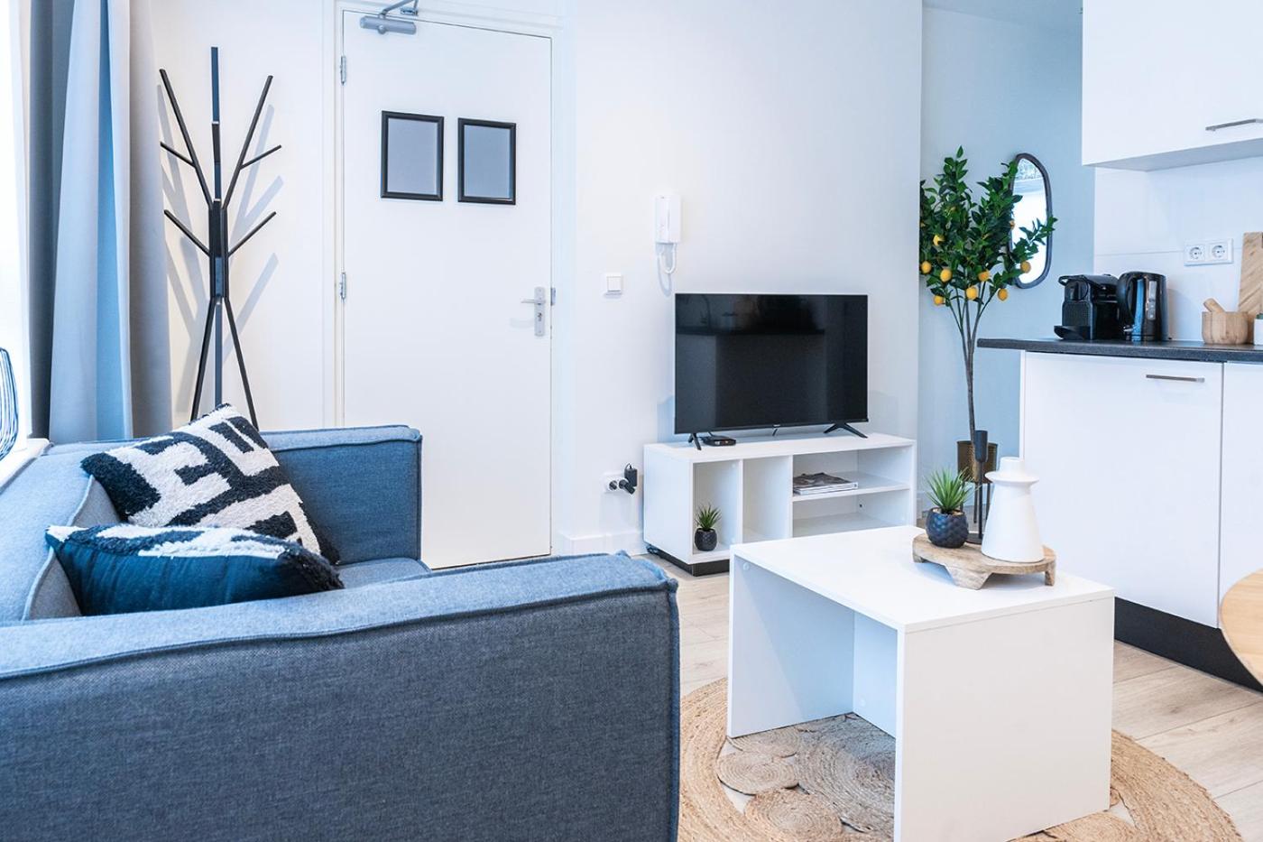 Fully Equipped Apartment, lovely bed