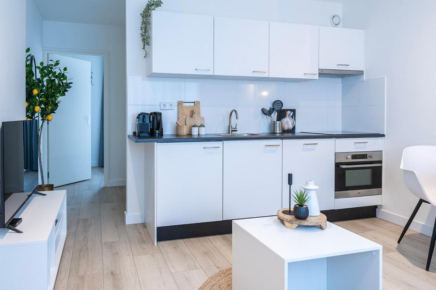 Fully Equipped Apartment, lovely bed