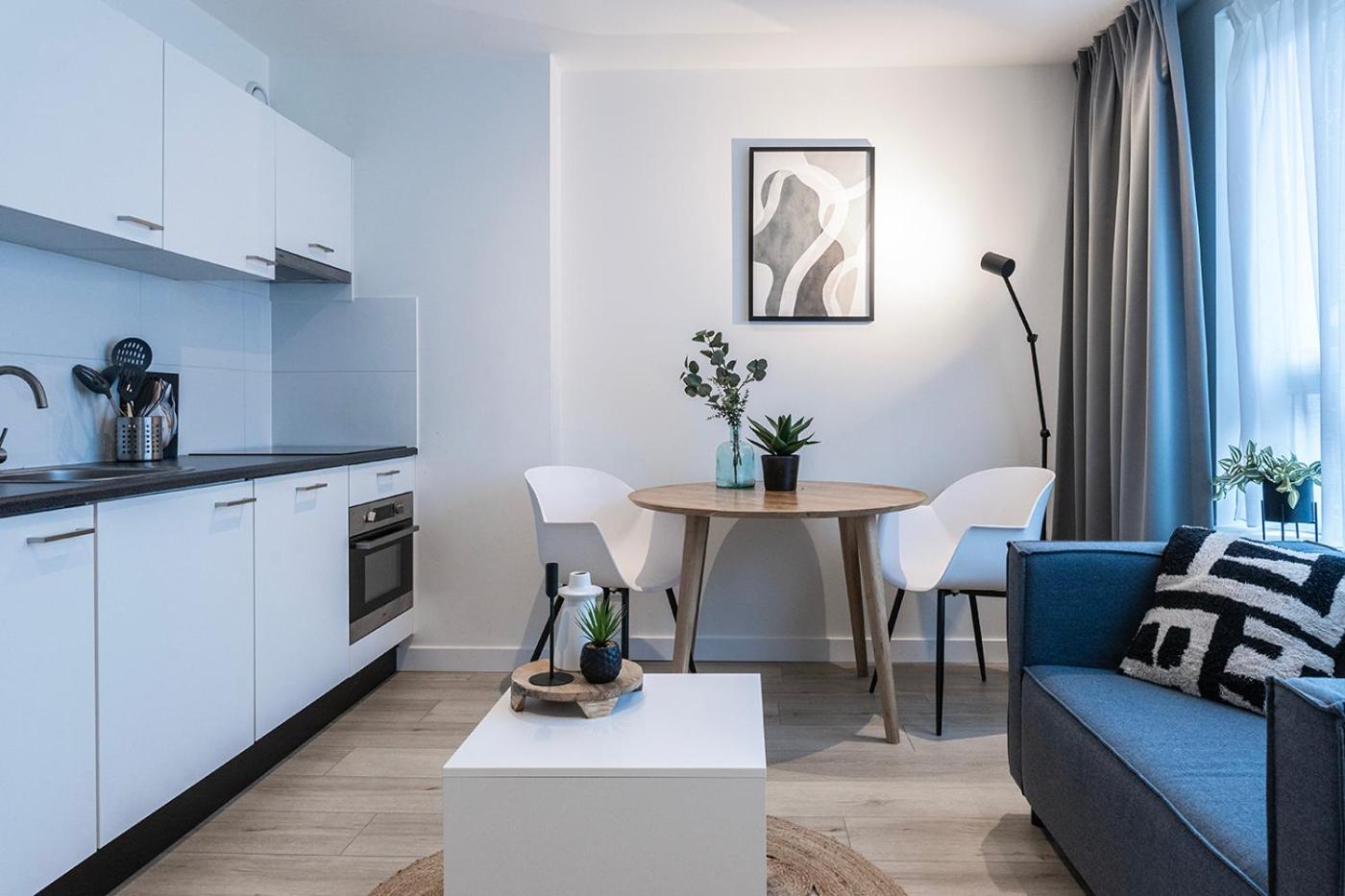 Fully Equipped Apartment, lovely bed