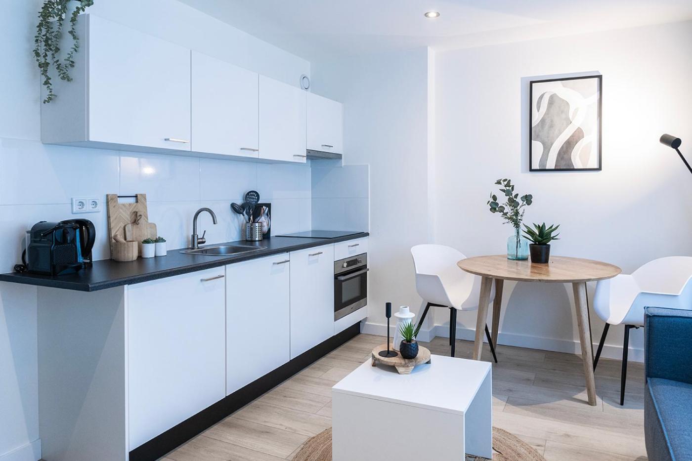 Fully Equipped Apartment, lovely bed