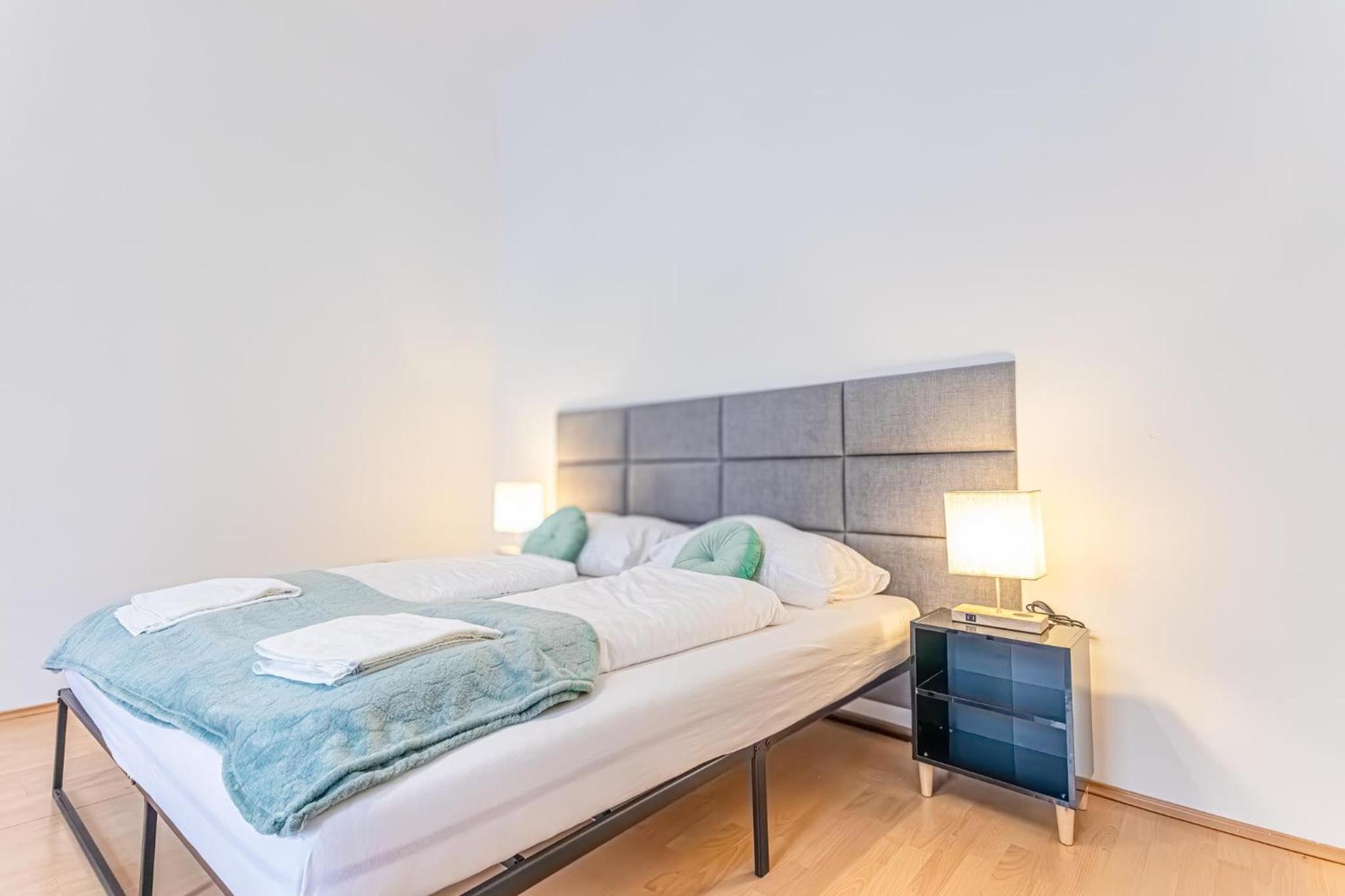 Comfortable 2BR Apt for 5, Near Wiener Stadthalle