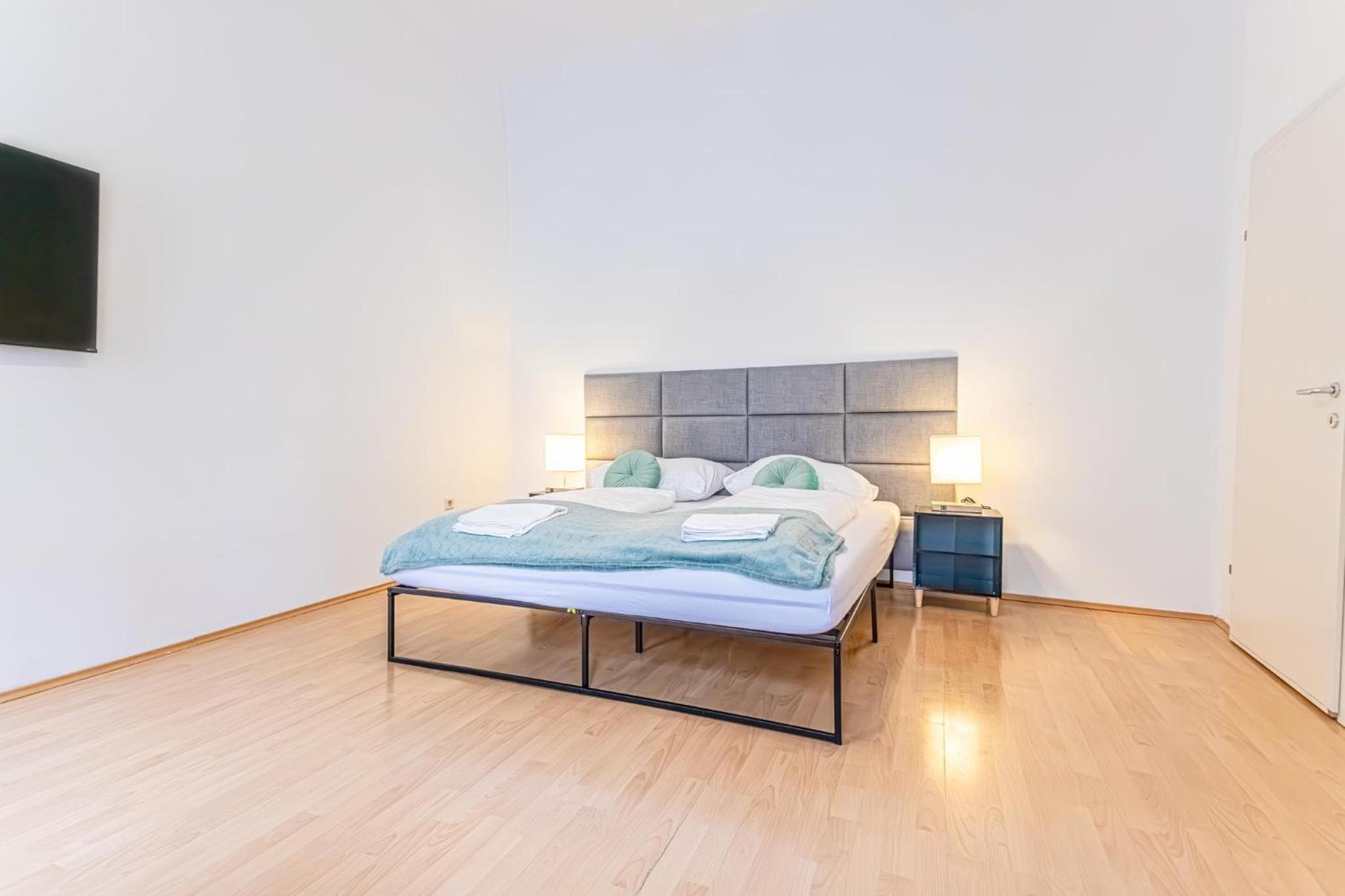 Comfortable 2BR Apt for 5, Near Wiener Stadthalle