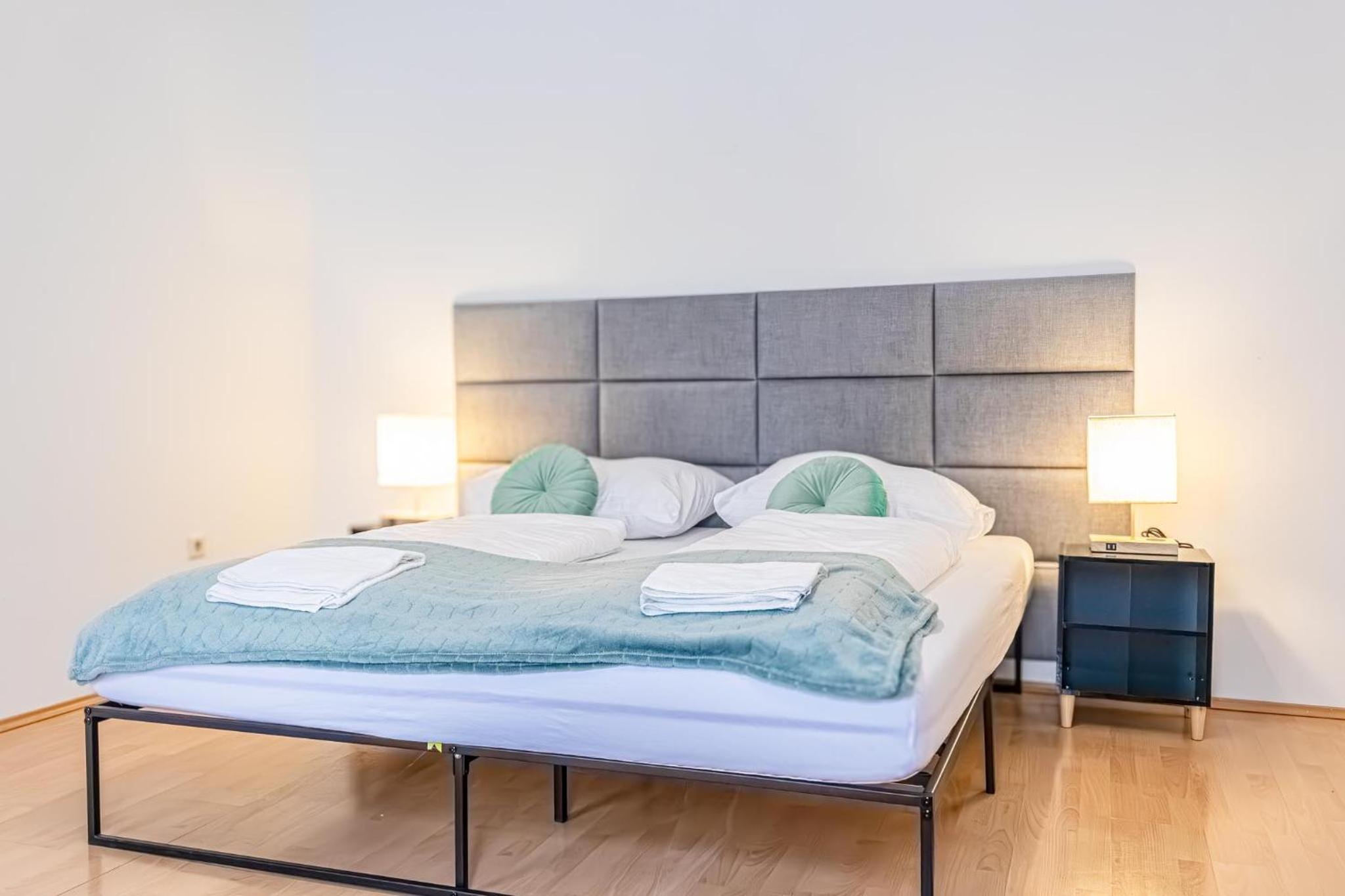 Comfortable 2BR Apt for 5, Near Wiener Stadthalle