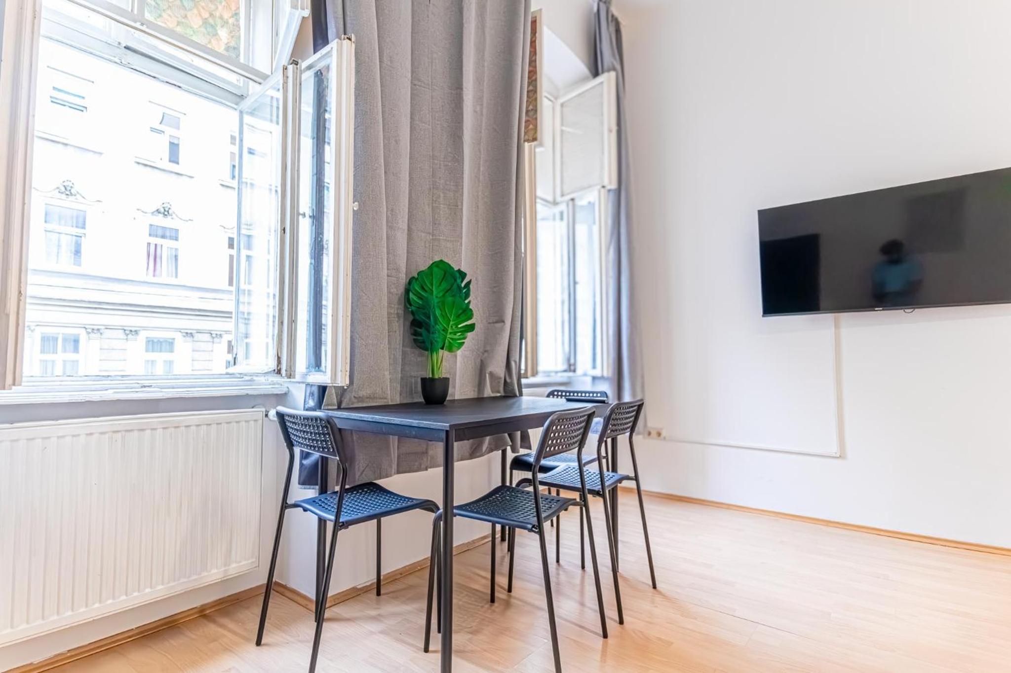 Comfortable 2BR Apt for 5, Near Wiener Stadthalle