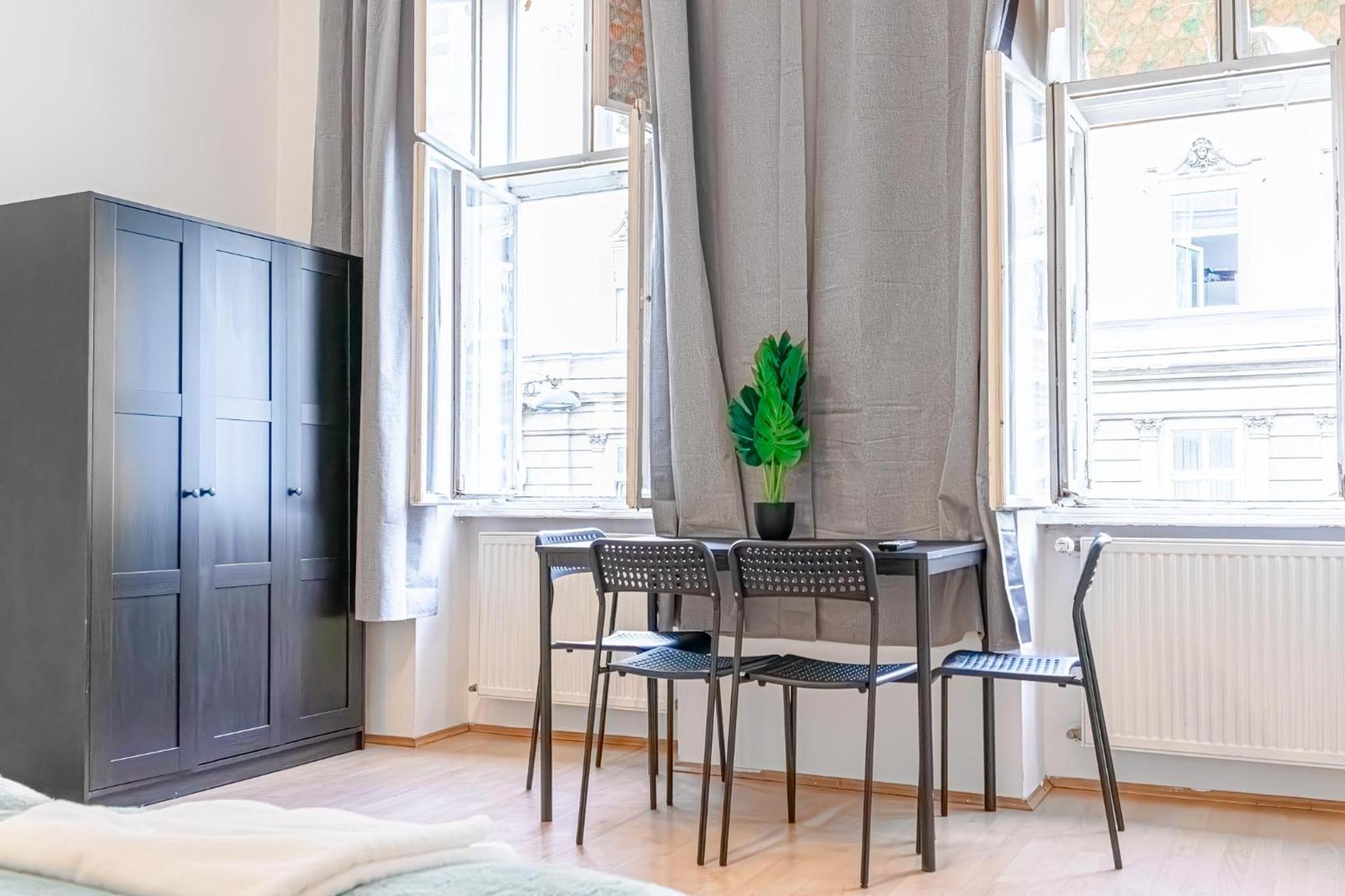Comfortable 2BR Apt for 5, Near Wiener Stadthalle