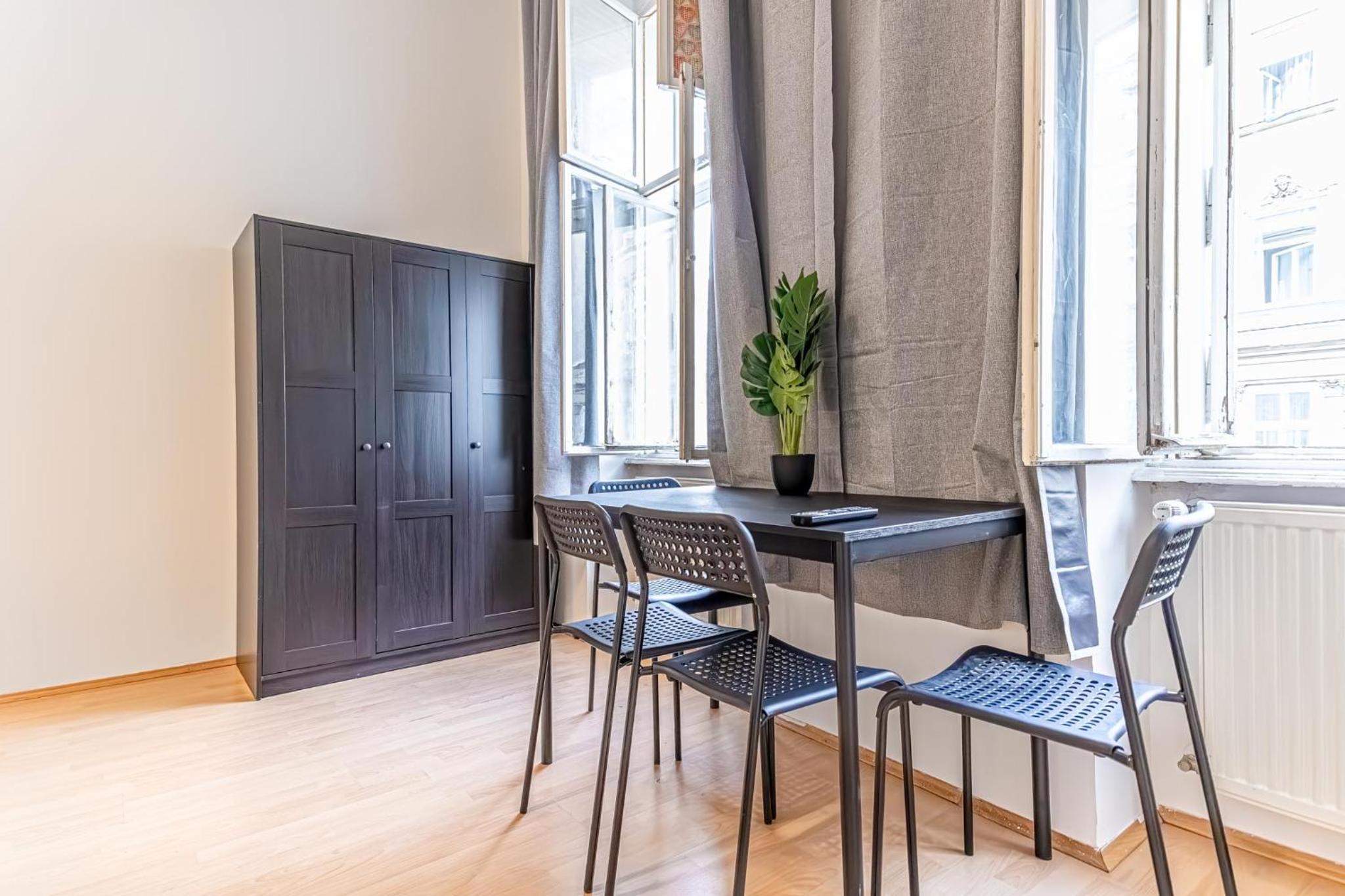Comfortable 2BR Apt for 5, Near Wiener Stadthalle