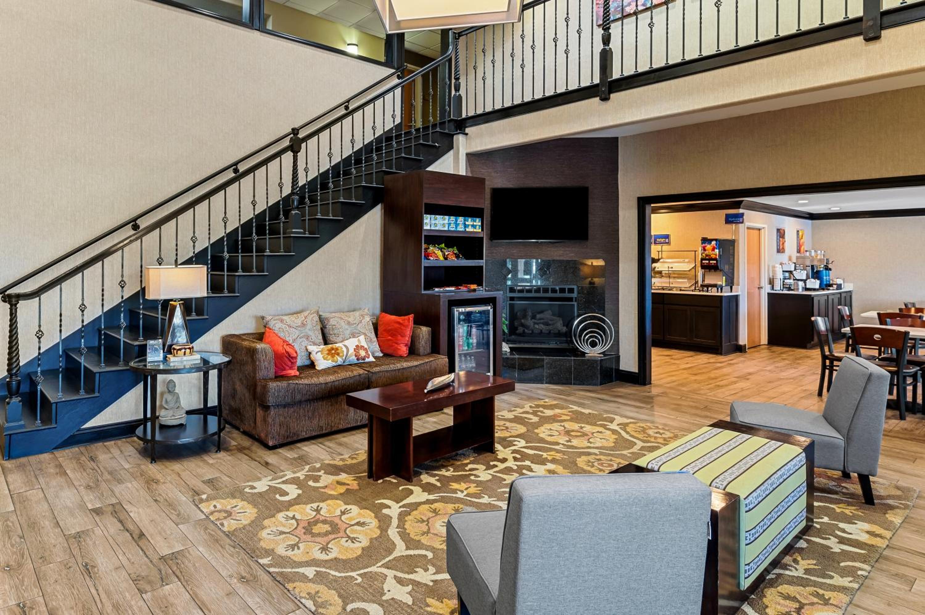 Pine Bluff Vacations - Best Western Presidential Hotel  Suites - Property Image 3
