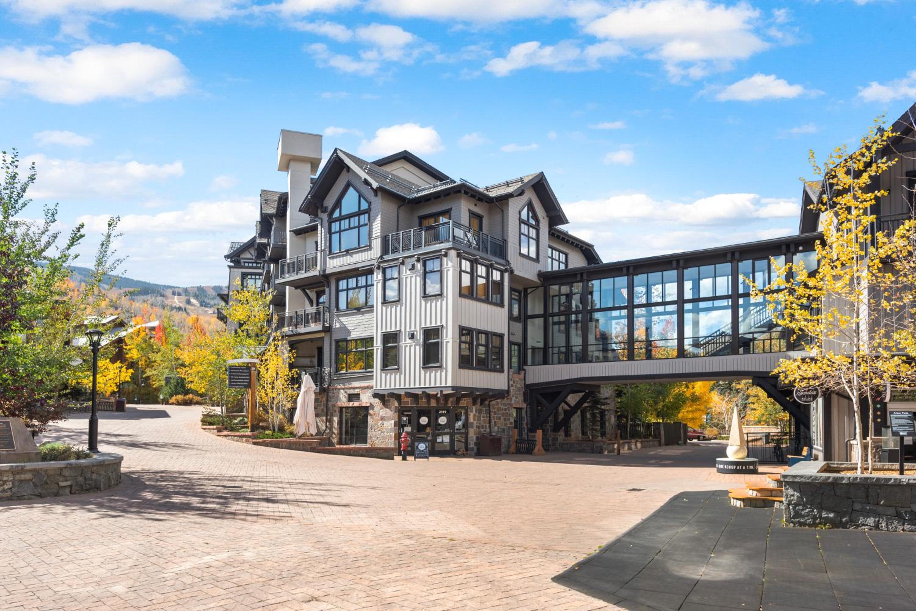 Chic Mountain Getaway In Snowmass Base Village view 5