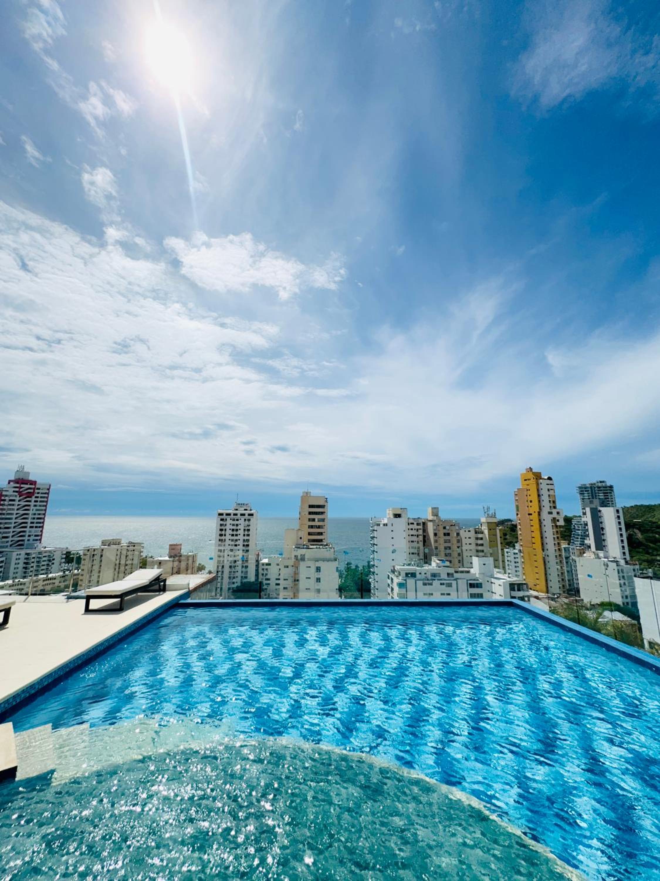 Apartamento con hermosa vista y piscina en Santa Marta