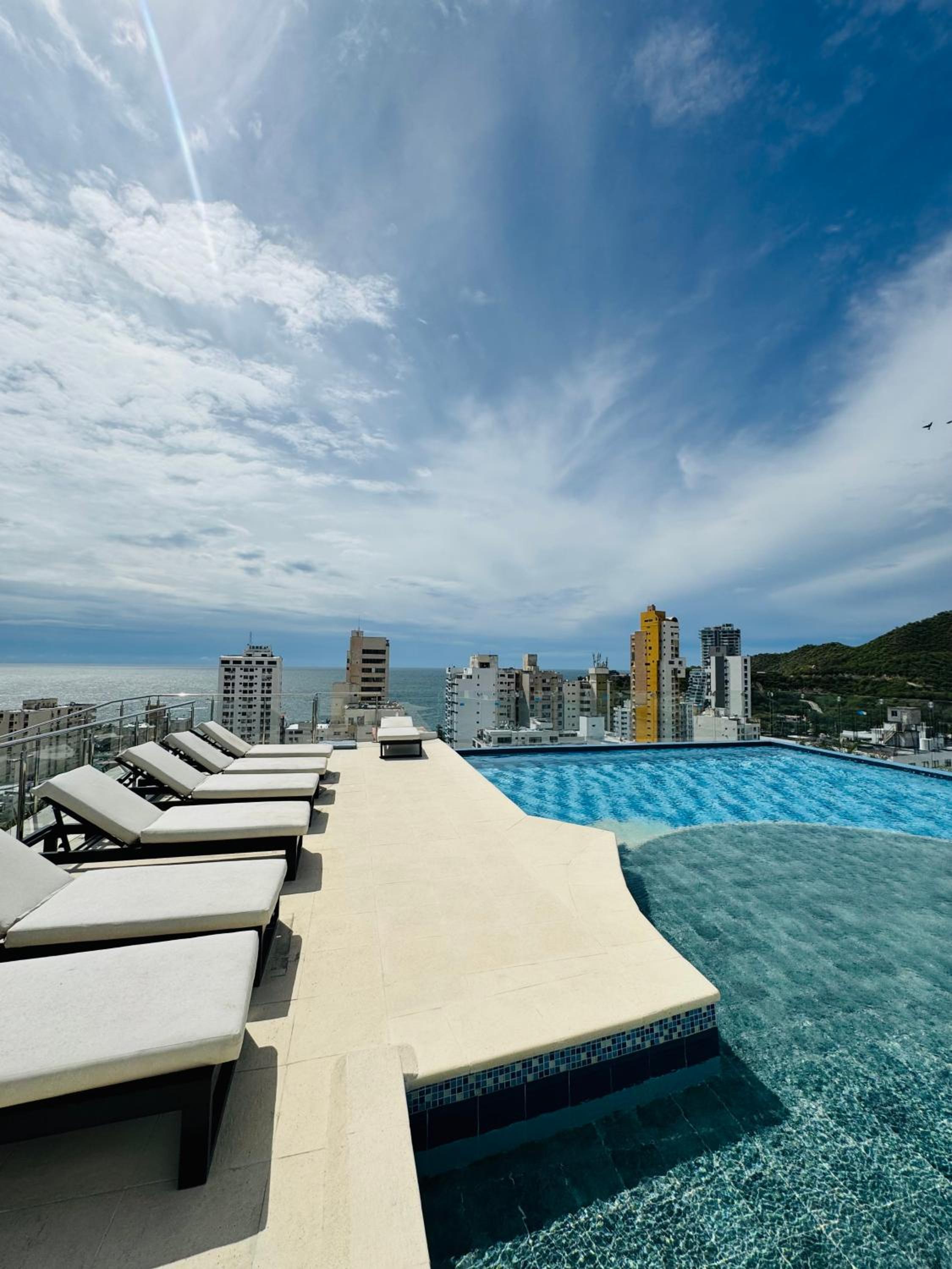 Apartamento con hermosa vista y piscina en Santa Marta