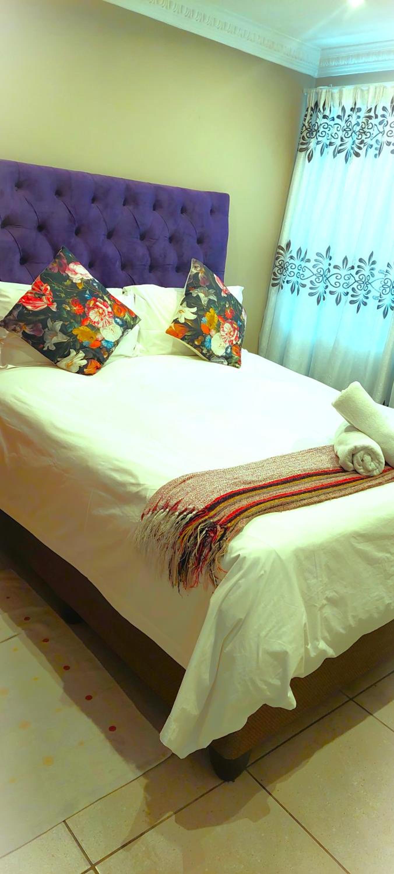 Luxurious Beach Apartment - The Sails view 4