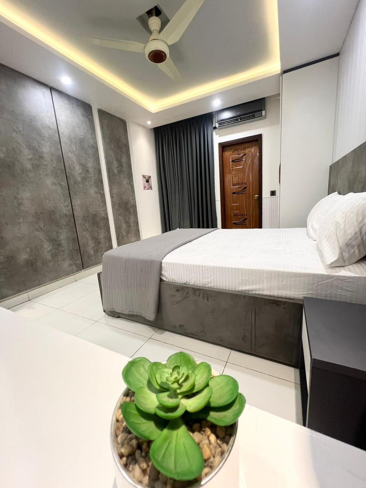 Elegant 2BR Escape Gulshan Iqbal 13-E view 3