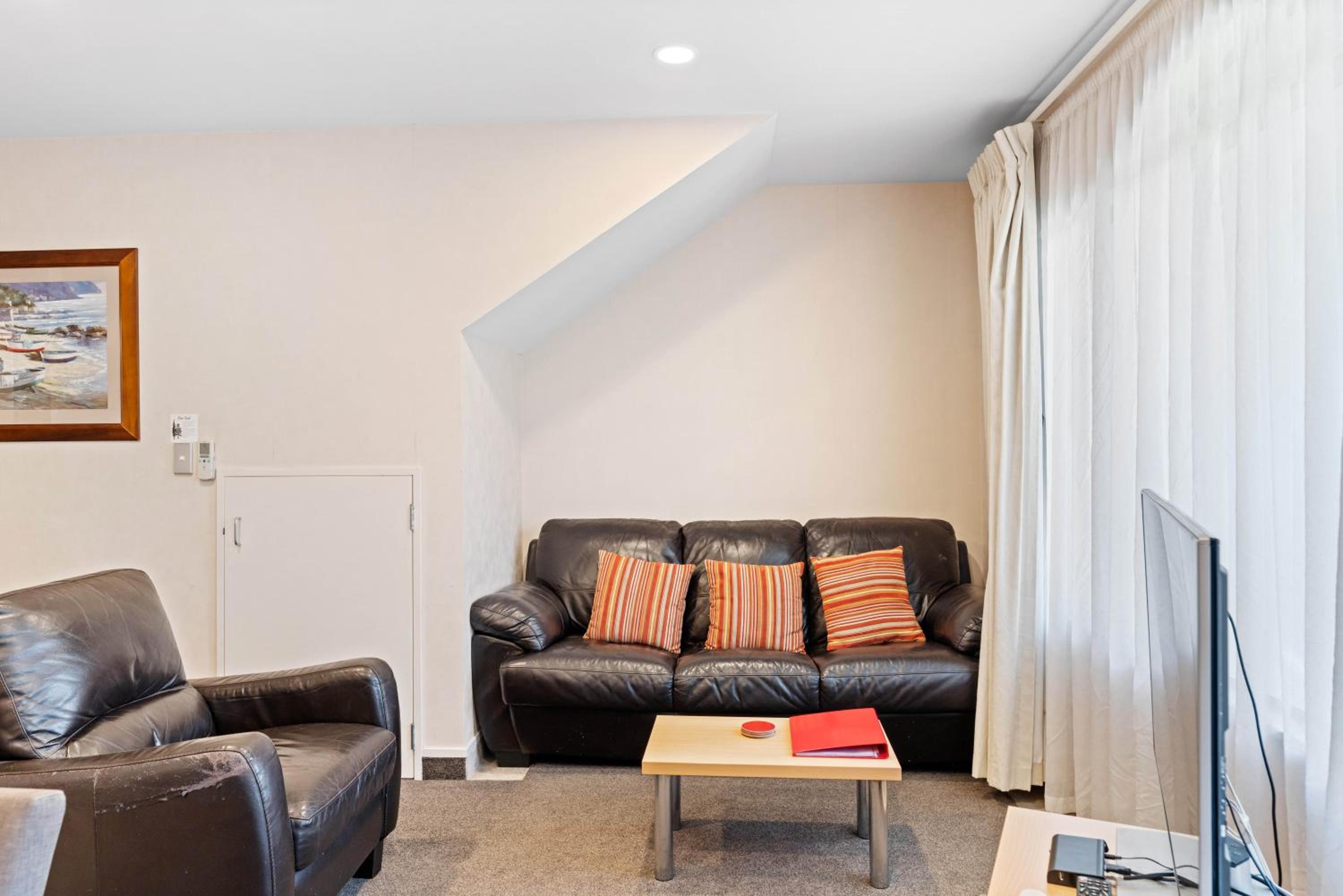 Central Retreat - Lake Taupo Holiday Apartment view 4
