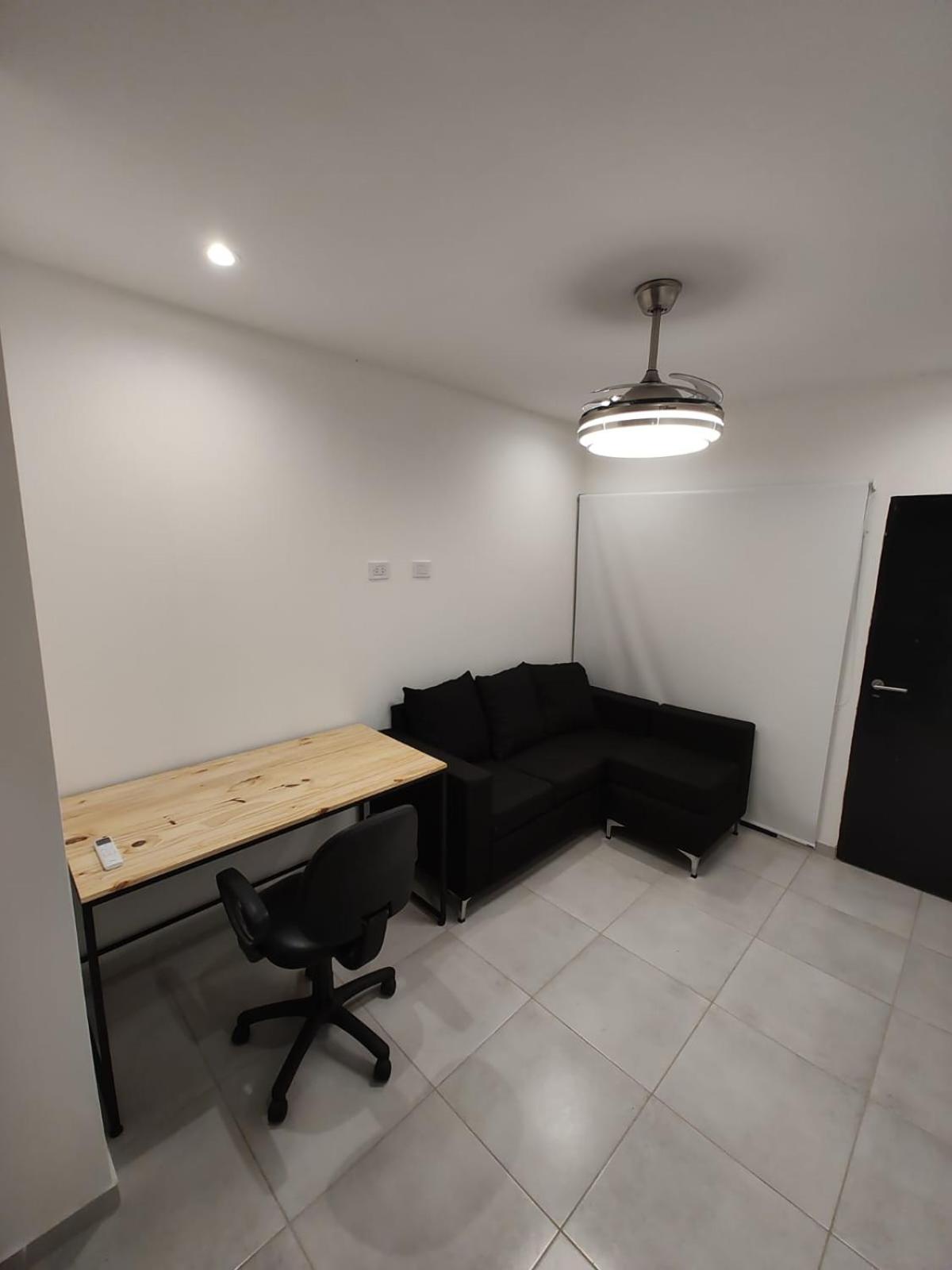 Moderno Departamento con Balcón y Vista al Atardecer