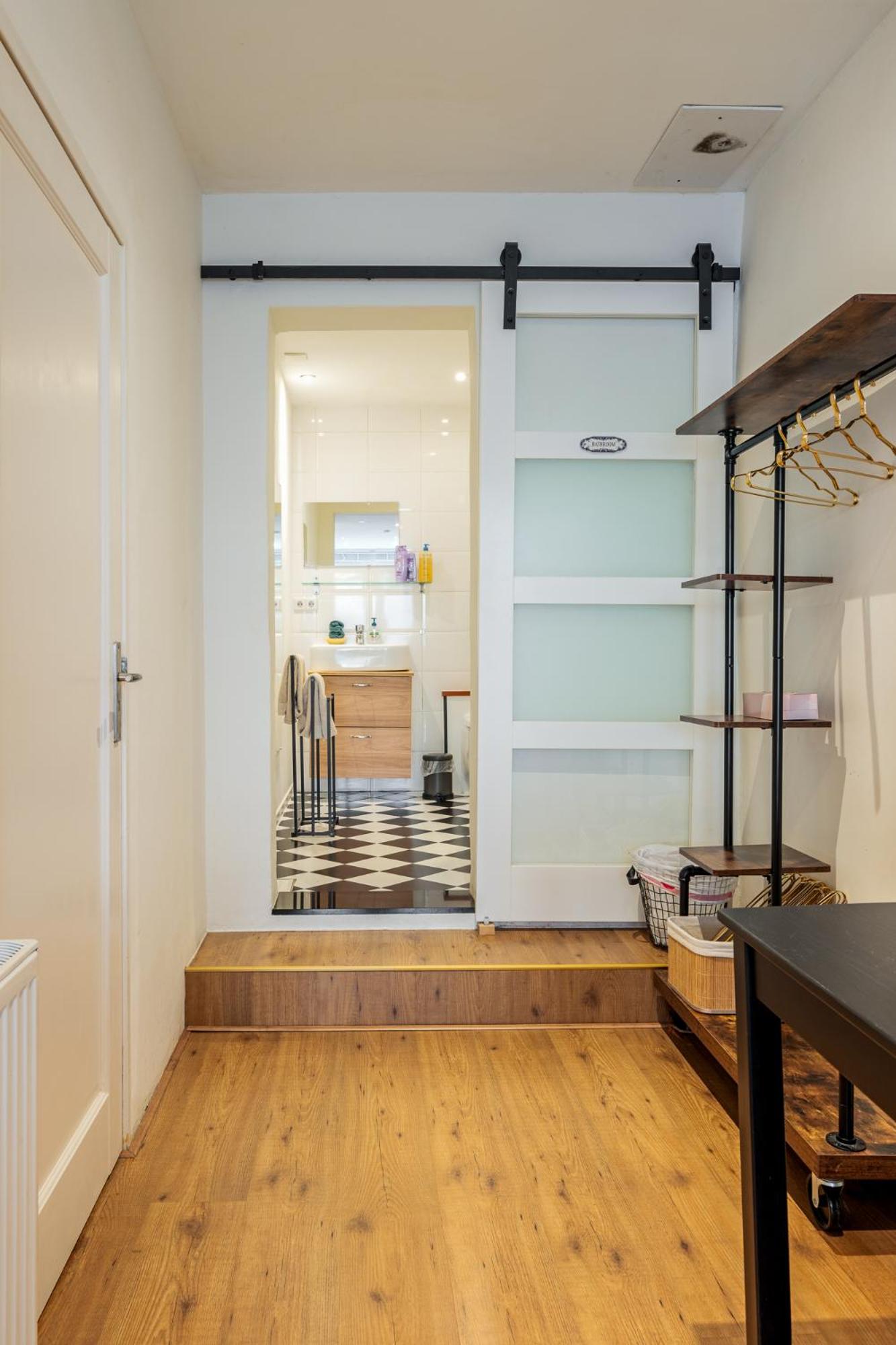 Suite with private bathroom near Vondelpark