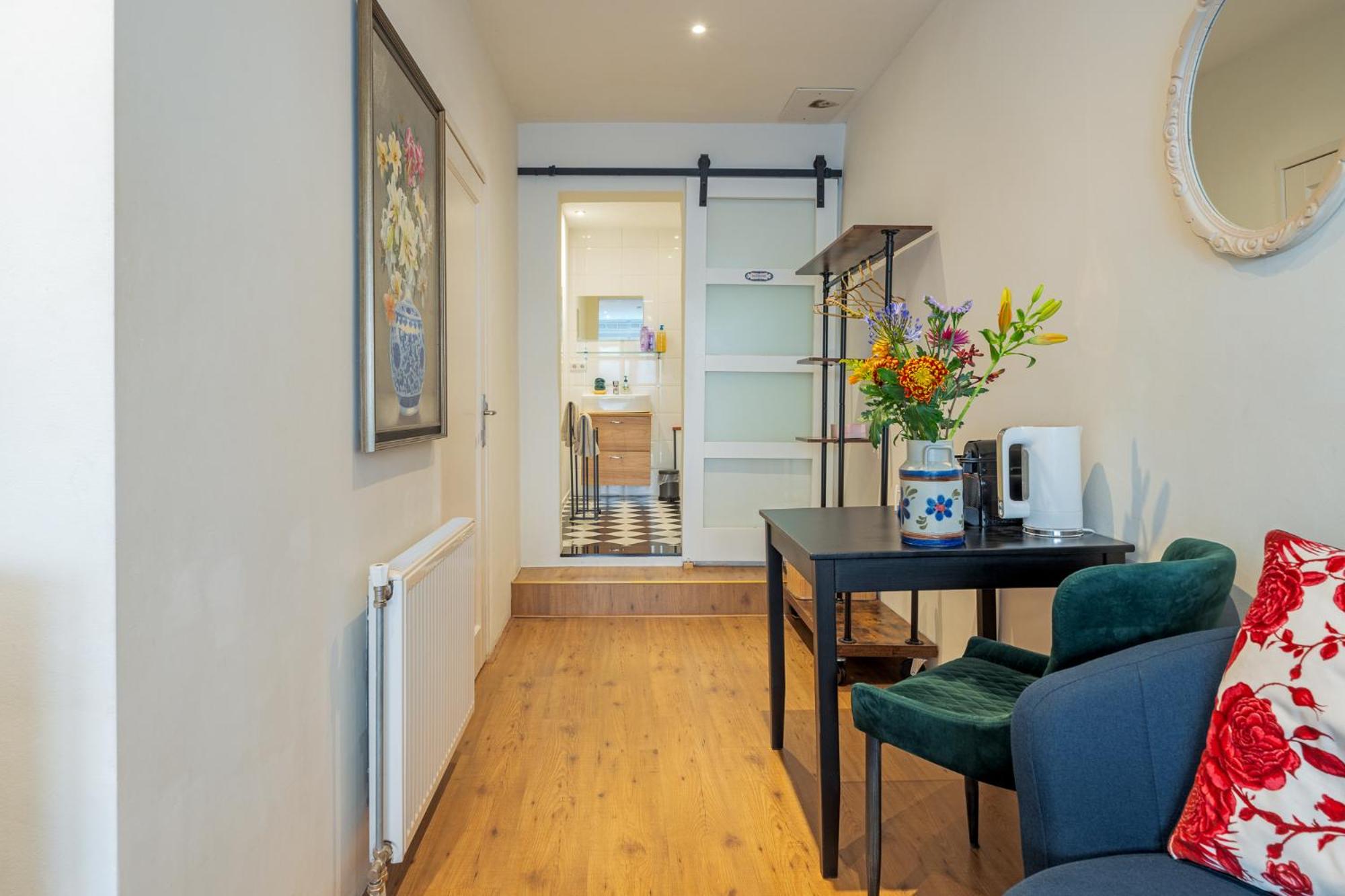 Suite with private bathroom near Vondelpark