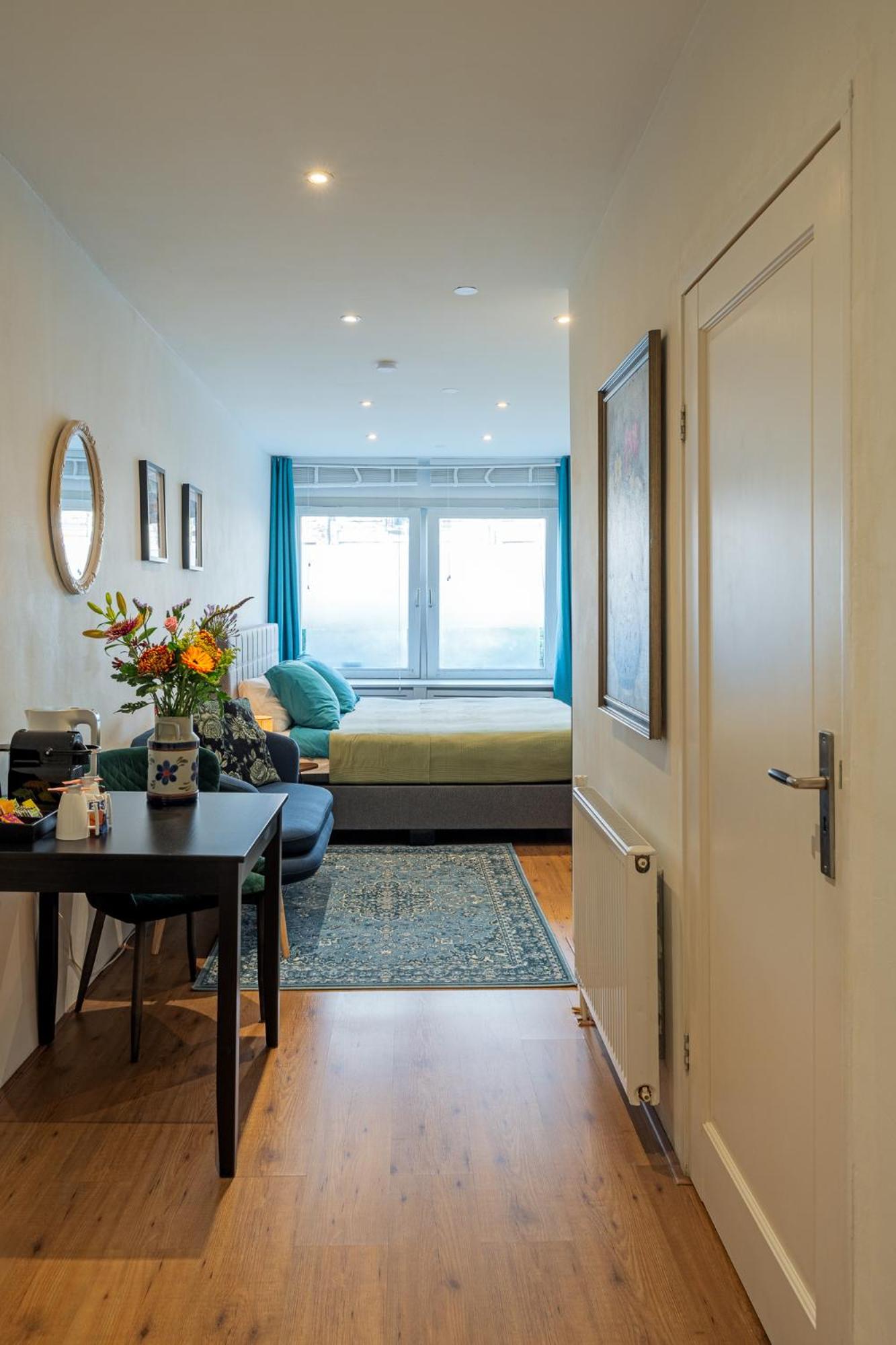 Suite with private bathroom near Vondelpark