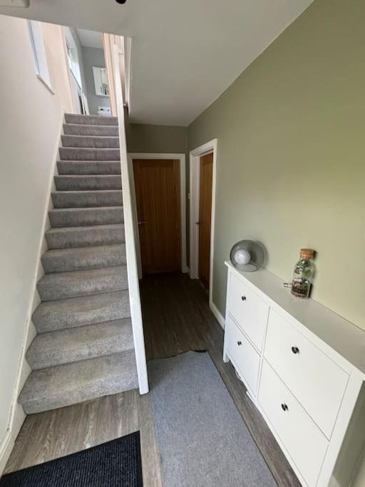 Large 3 bed family size house - new to Booking view 5