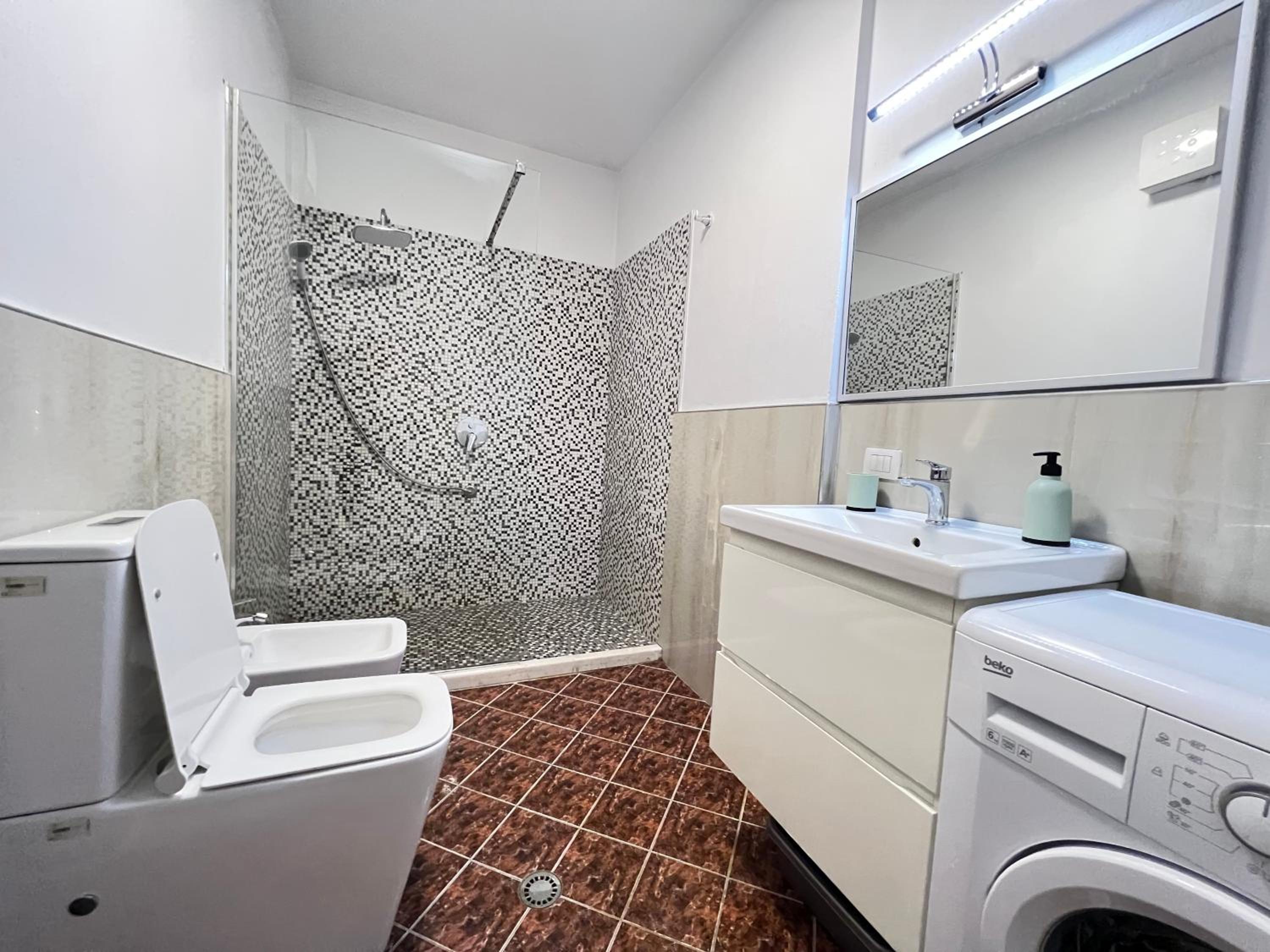 Spacious 1BR City Hub with Balcony
