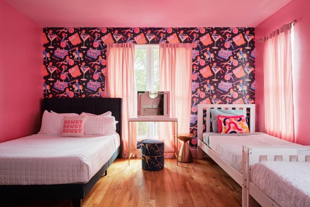 Ultimate Bach 10min to DT IG Walls Every Room view 3