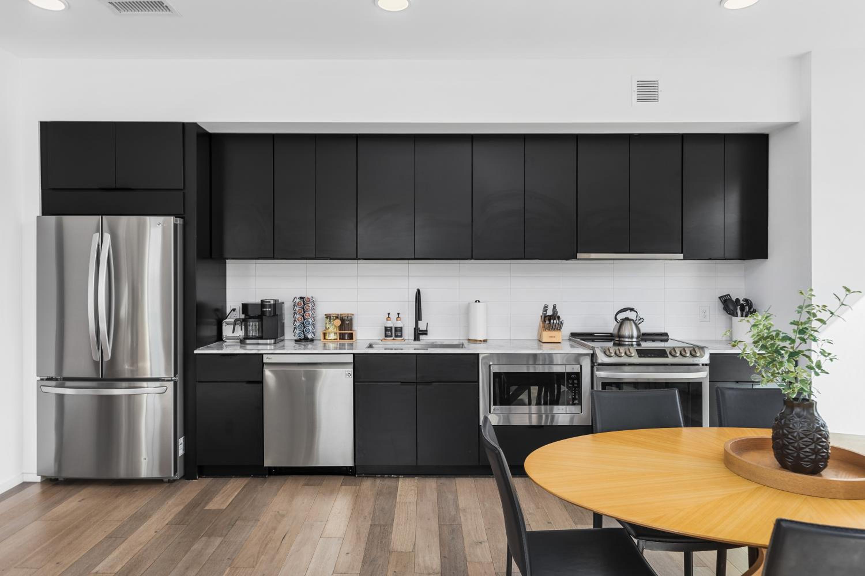 Luxury on the River 4 Beds 2.5 Bath, Walk to Downtown view 3