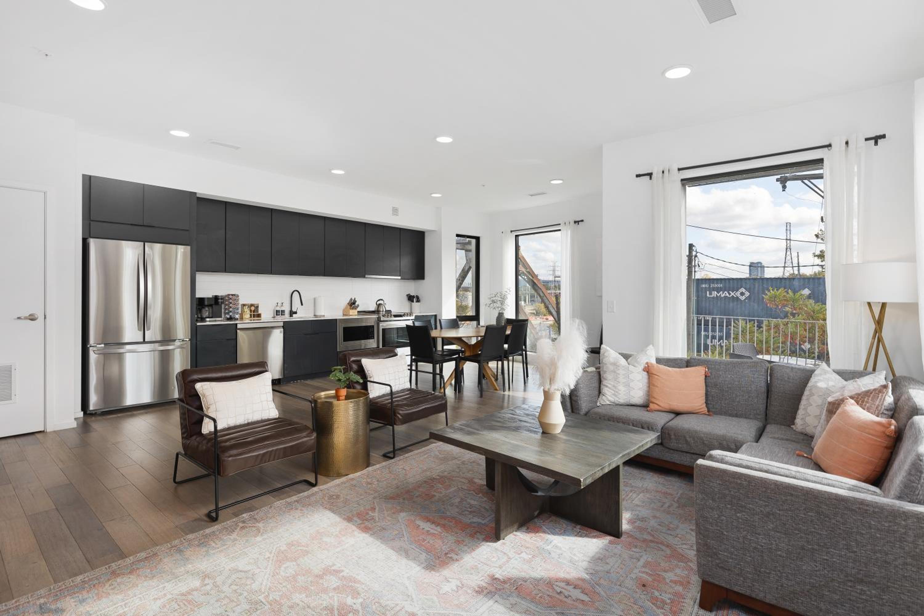 Luxury on the River 4 Beds 2.5 Bath, Walk to Downtown view 5