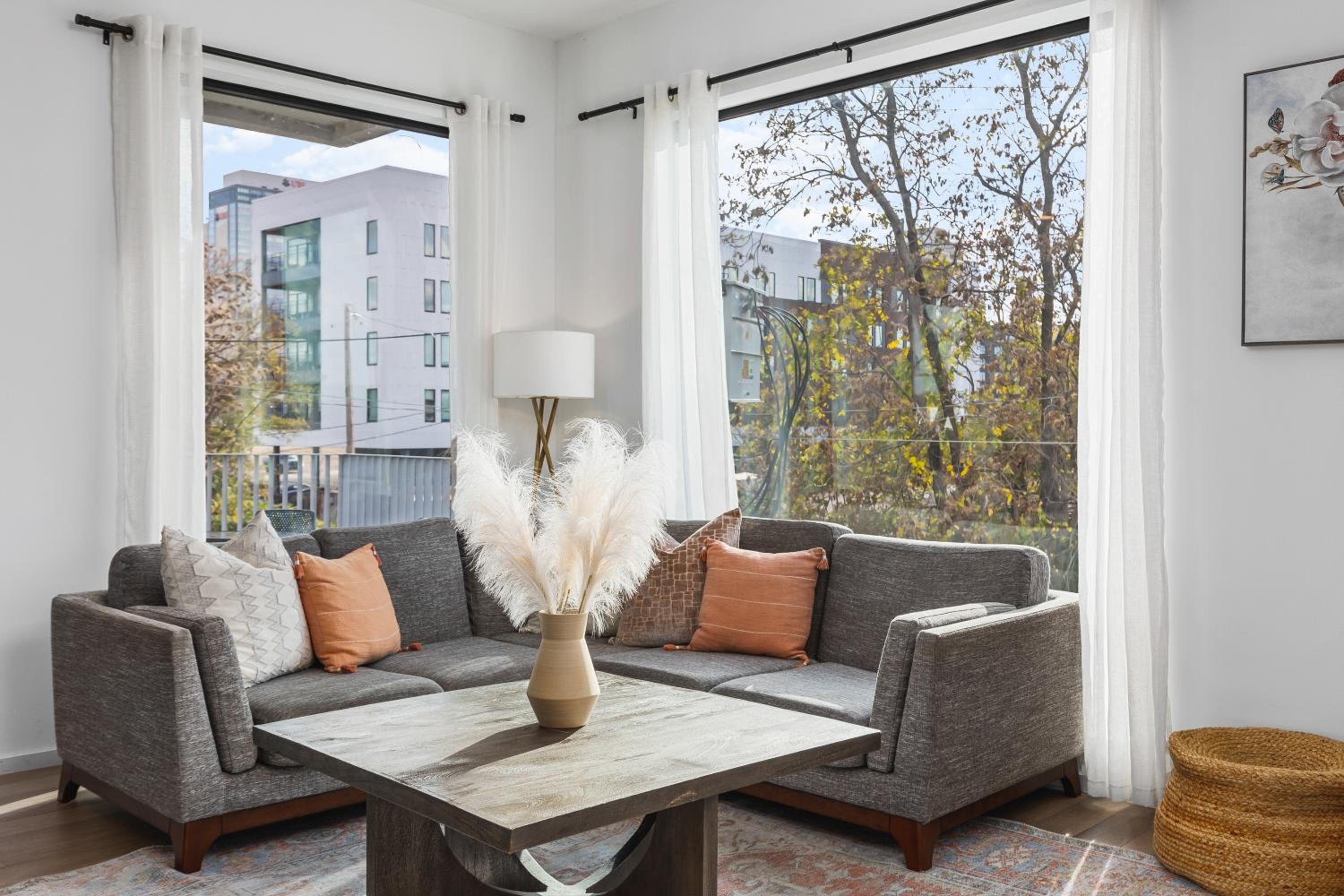 Luxury on the River 4 Beds 2.5 Bath, Walk to Downtown view 4