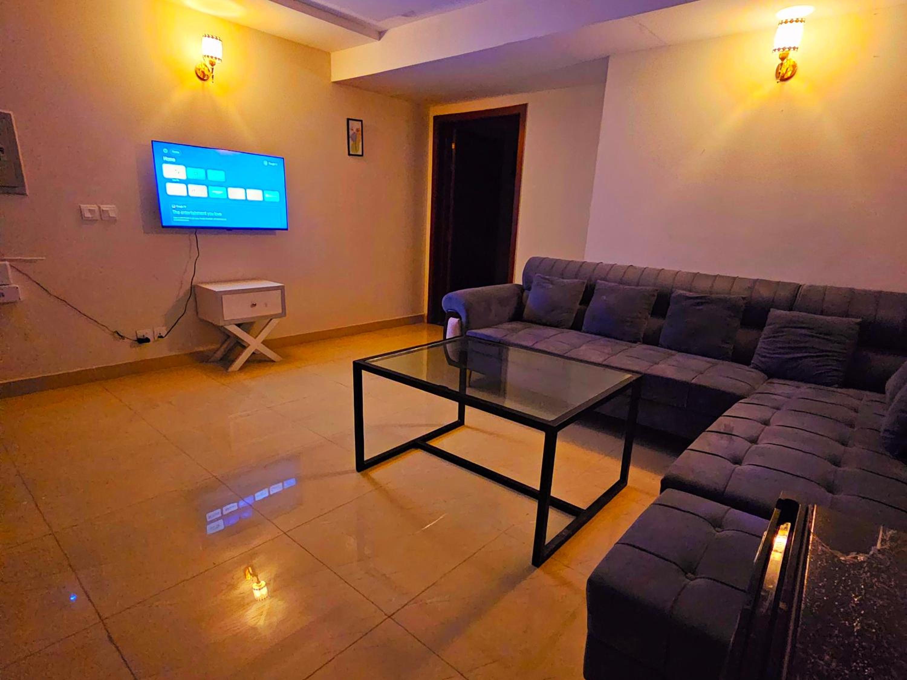 1BHK Lavish and Modern Apartment in Gulberg Greens view 2